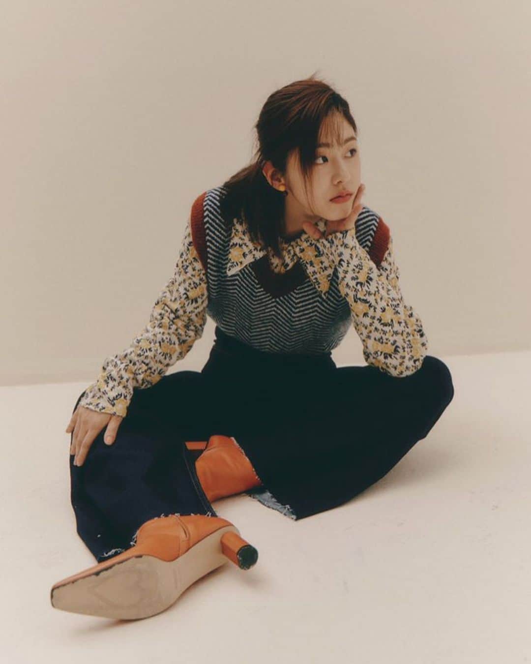 パク・ヘスのインスタグラム：「B컷🖤🤎🖤🤎」