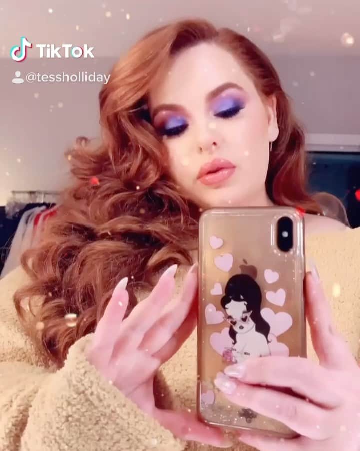 テス・ホリデーのインスタグラム：「Confident girl things // photo dump🧸」
