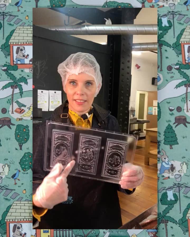 のインスタグラム：「Karen and the @wellingtonchocolatefactory - as with all of WCF’s delicious range, our collab is fairtrade and hand-poured in Wellington, NZ. Shipping within NZ now from karenwalker.com」