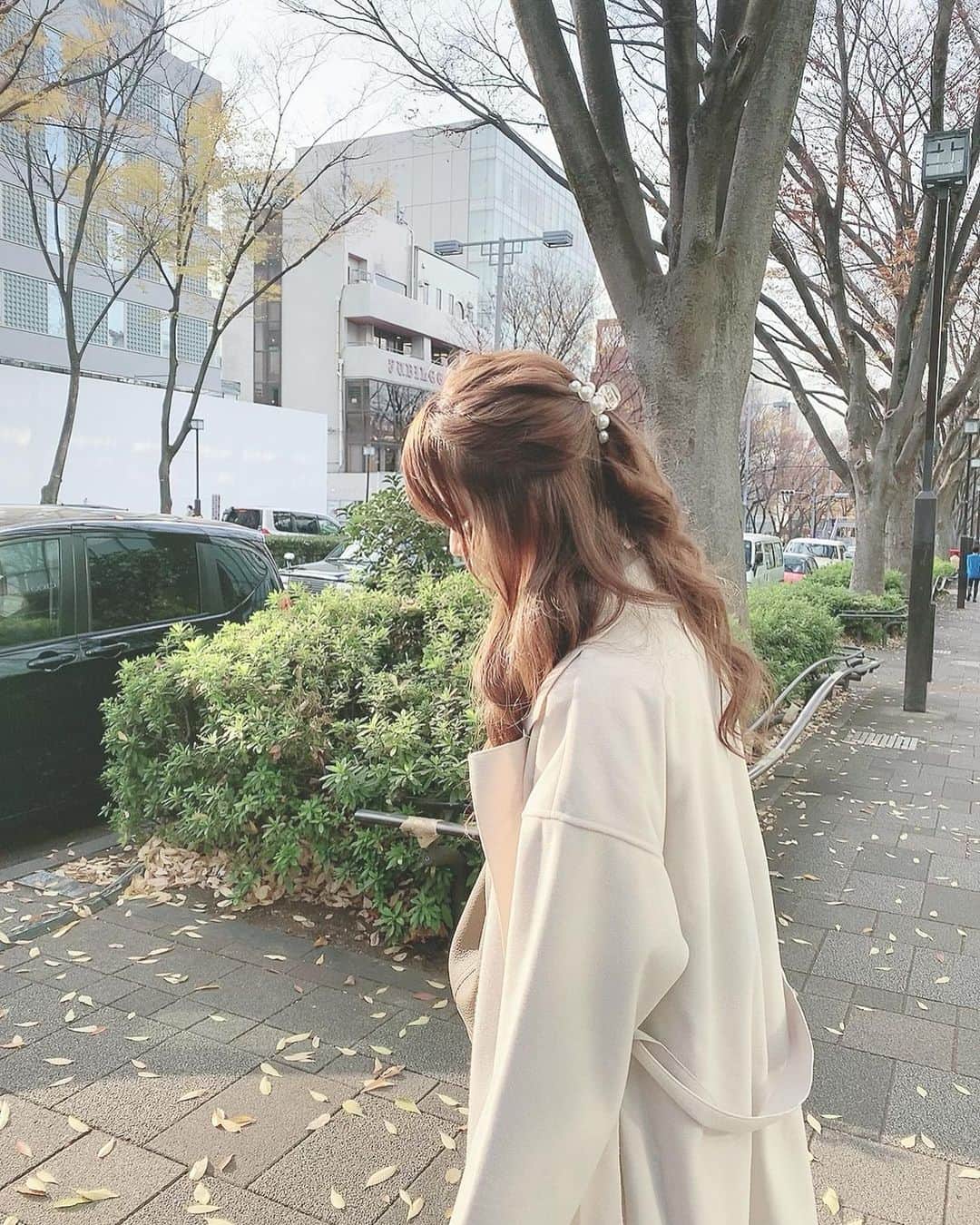 のインスタグラム：「表参道プラプラ🚶‍♀💨 ヘアアクセはおNEWの @_lumiere.official  可愛いアクセサリー沢山あったよ🥰💓  #表参道ランチ #表参道カフェ #ヘアアクセサリー #ヘアスタイル #hairstyle #hairaccessories」