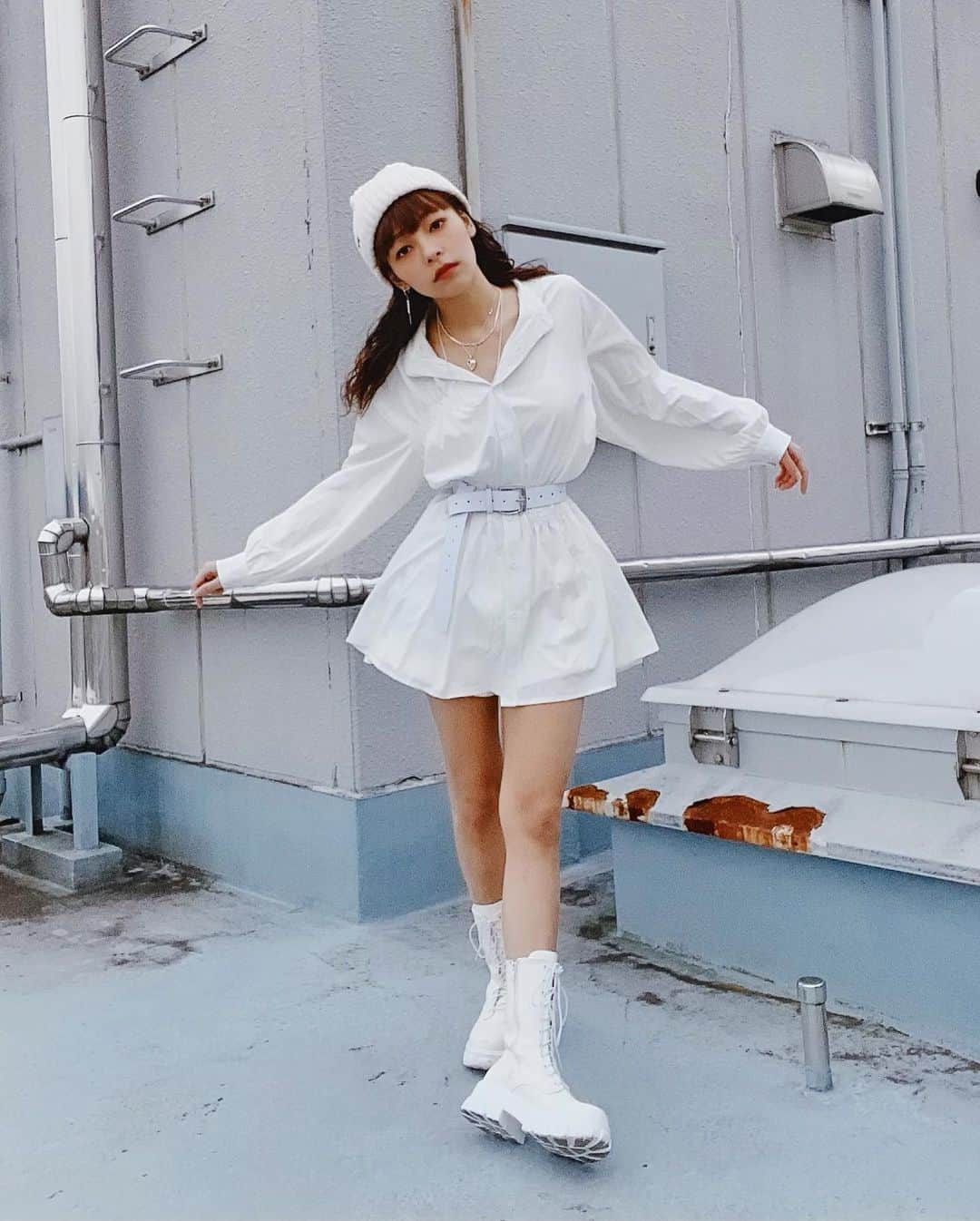 ジェニーさんのインスタグラム写真 - (ジェニーInstagram)「❅ オールホワイトコーデ ❅  #ootd #fashion  #allwhite #イメージカラー白 #実は #だって何色にでも染まれるじゃん #だから好きー  #トップスのブランドはmiu+ #ベルトは鬼滅のカナヲちゃんの奴 #使える物は使う精神w」12月15日 17時51分 - _jenni_2017_