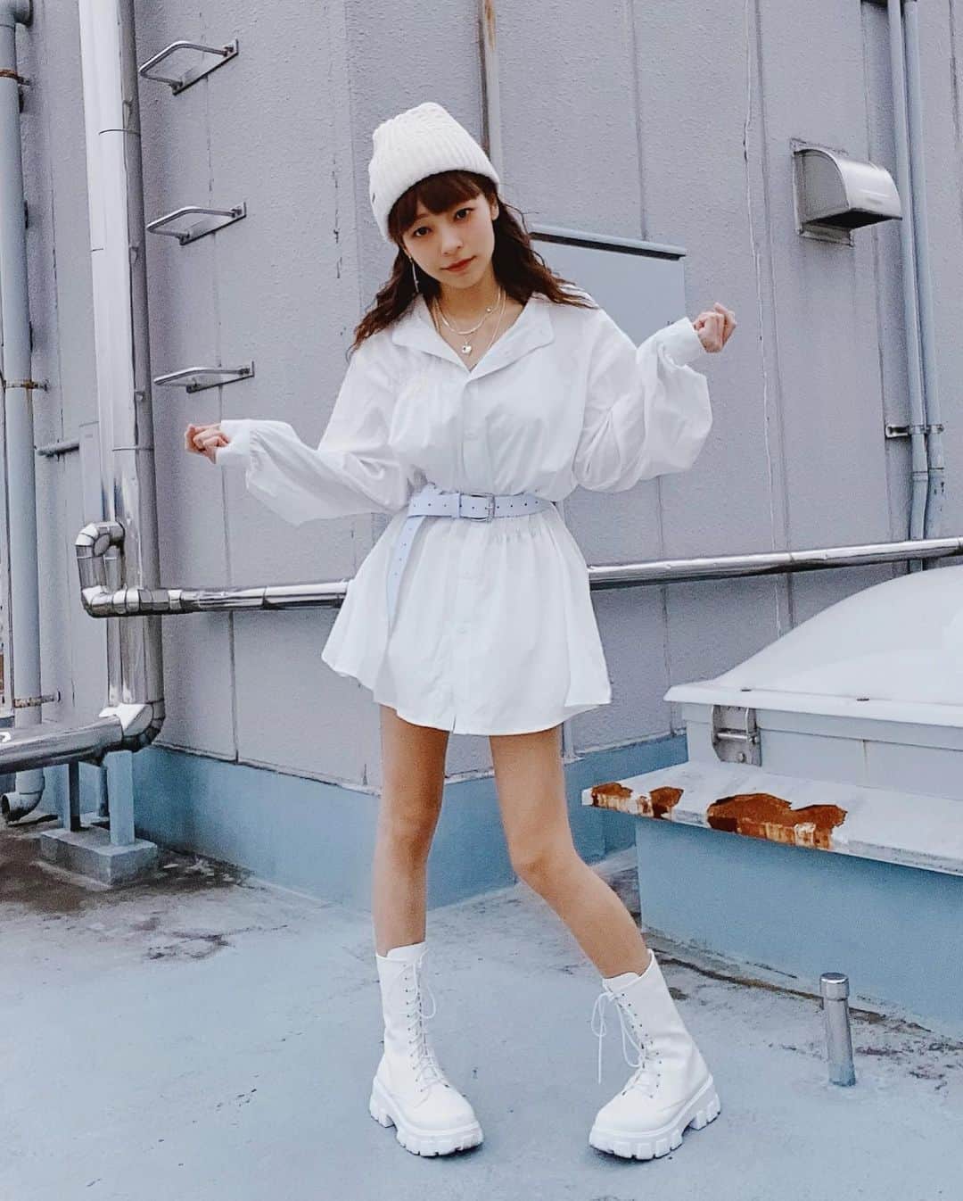 ジェニーさんのインスタグラム写真 - (ジェニーInstagram)「❅ オールホワイトコーデ ❅  #ootd #fashion  #allwhite #イメージカラー白 #実は #だって何色にでも染まれるじゃん #だから好きー  #トップスのブランドはmiu+ #ベルトは鬼滅のカナヲちゃんの奴 #使える物は使う精神w」12月15日 17時51分 - _jenni_2017_