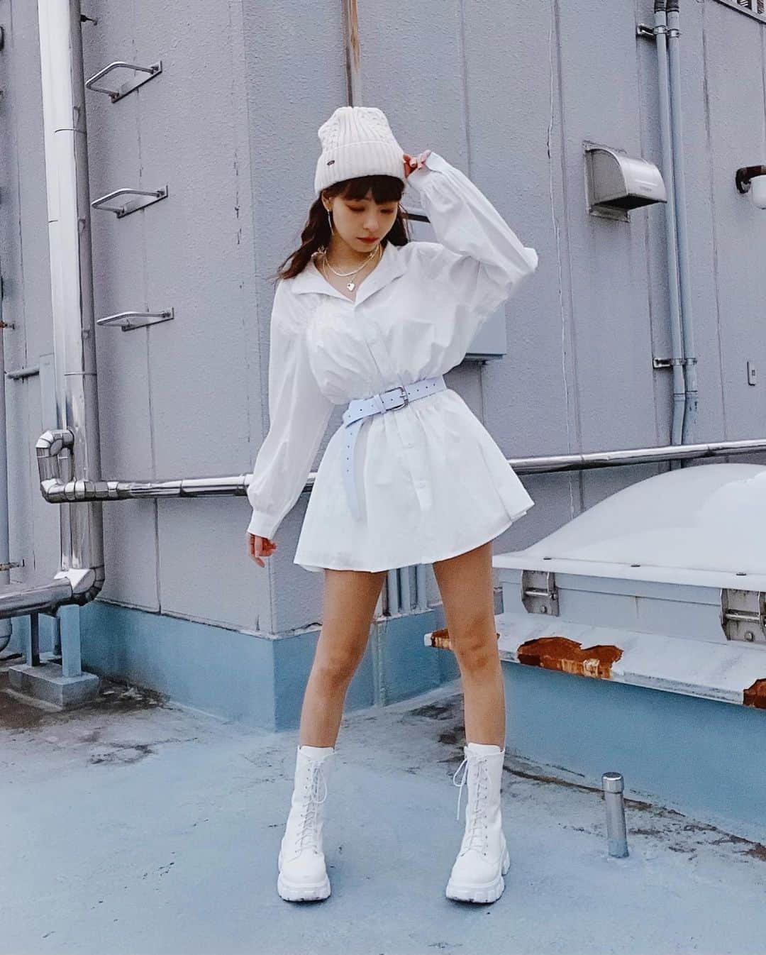 ジェニーさんのインスタグラム写真 - (ジェニーInstagram)「❅ オールホワイトコーデ ❅  #ootd #fashion  #allwhite #イメージカラー白 #実は #だって何色にでも染まれるじゃん #だから好きー  #トップスのブランドはmiu+ #ベルトは鬼滅のカナヲちゃんの奴 #使える物は使う精神w」12月15日 17時51分 - _jenni_2017_
