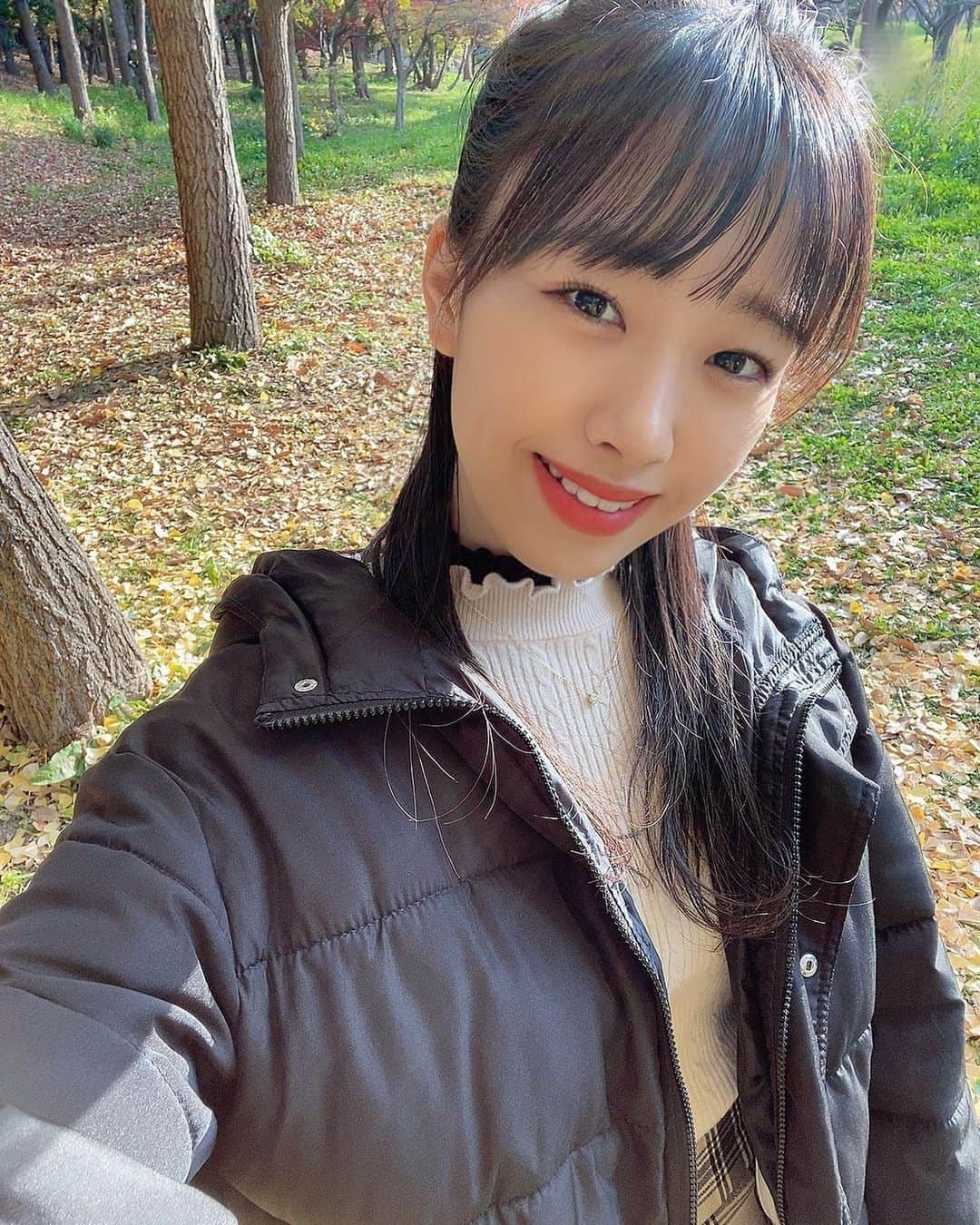 SAKURAのインスタグラム：「こんにちは🌸﻿ ﻿ ﻿ ﻿ 今日寒過ぎませんか🥶🥶﻿ 風が冷たい！！！🍃﻿ お出かけの際は暖かくして下さいね🧤🧣﻿ マフラーに手袋、必需品ですね👀💭﻿ ﻿ ﻿ ﻿ 午後からも頑張りましょう〜！！💪🏻🔥﻿ ﻿ ﻿ ﻿ #bs2020 #buffaloes #baseball #orixbuffaloes #npb  #プロ野球 #野球 #野球女子 #野球好き #オリ姫  #instagood #instagram #selfie #hair  #sakura_365 #sakura #365 #bsgirls #🌸」