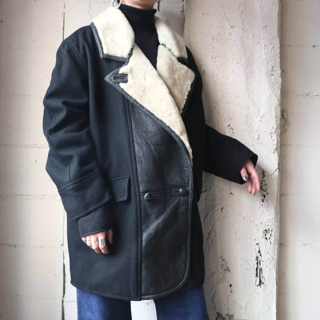 吉祥寺 古着屋 Orfeoのインスタグラム：「Mouton × Wool Coat  #orfeo #kichijoji #tokyo #vintage #used #fashion #coordinate #outfit . . . スタッフ募集についてはこちら→https://www.instagram.com/p/CHcEl3Tl1Sk/?igshid=1j1r0z0xinhmp .  お問い合わせはインスタグラムのプロフィール掲載のメールアドレスにお願いいたします。コメント、DMでのお問い合わせは受け付けておりませんのでご了承ください。 ONLINE SHOPの商品も店頭にてご購入頂けます。気になる商品がございましたらスタッフにお声掛けください。  新型コロナウィルス感染拡大防止策を徹底した上で営業をしております。マスクの着用、入店時にアルコールでの消毒をお願いいたします。」