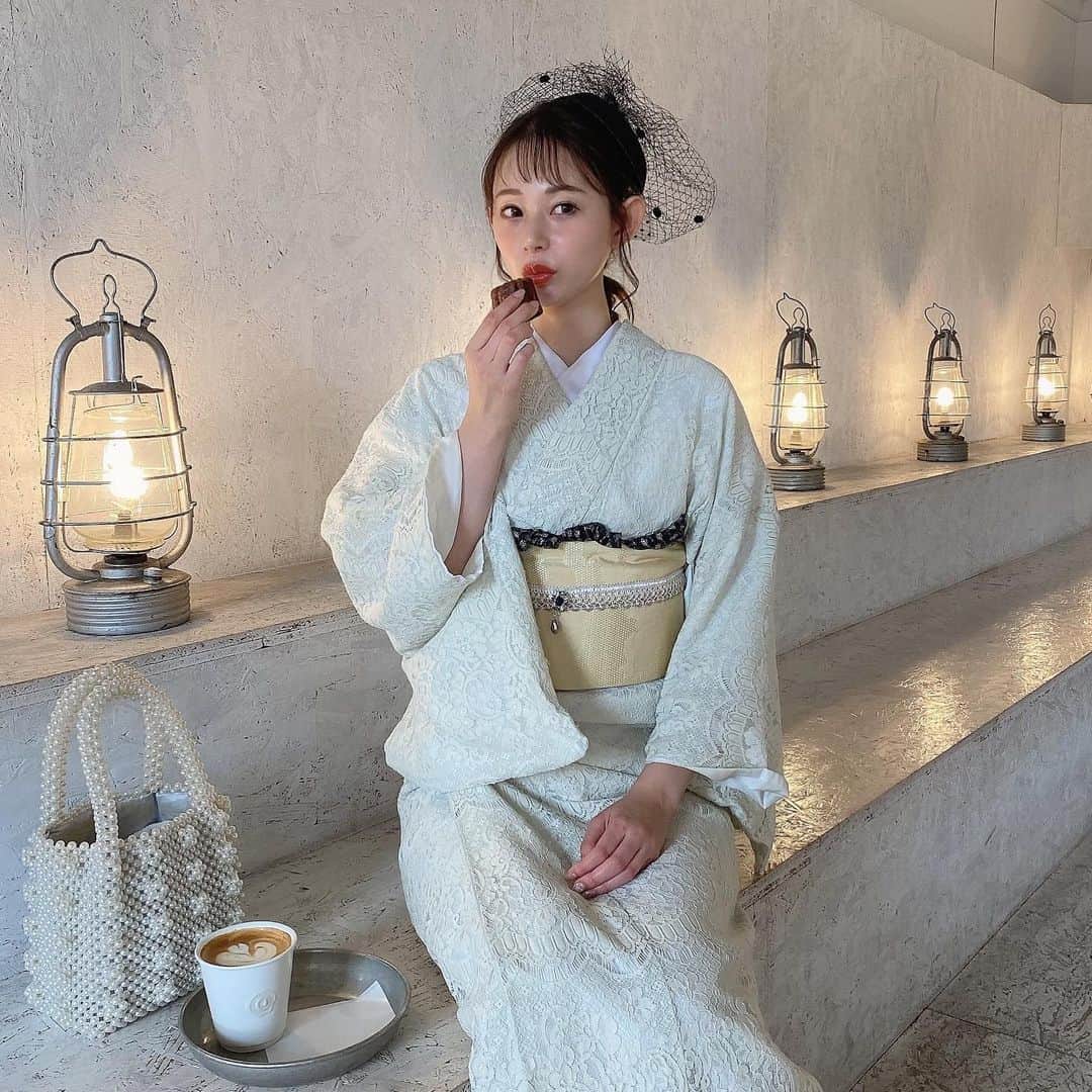 のインスタグラム：「ㅤㅤㅤ  かわいいカフェ☕*° Walden Woods Kyoto🤍 カヌレもコーヒーも美味しかった🎵  ㅤㅤㅤ  #WaldenWoodsKyoto #ウォールデンウッズキョウト  #ウォールデンウッズ京都  #ウォールデンウッズカフェ #京都和装 #レース着物 #岡島かれん #京都観光 #京都ランチ #京都カフェ #京都 #👘 #kyoto #京都着物 #着物レンタル #レトロ着物 #京都和装工房雅 #京都和装 #京都旅行」