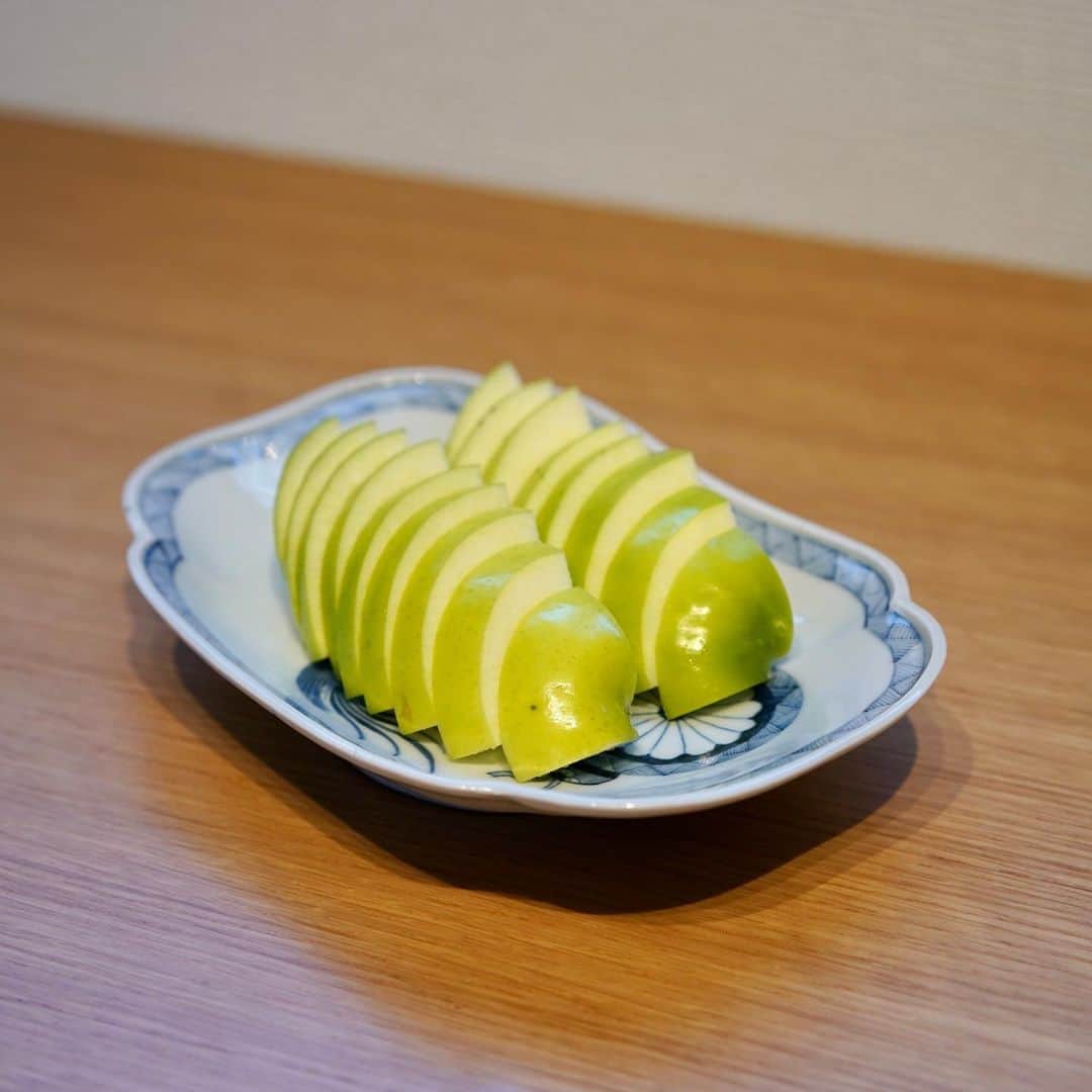 奇妙礼太郎さんのインスタグラム写真 - (奇妙礼太郎Instagram)「#greenapple  #青リンゴ #fruits  #果物 #thebeatles  #beatles」12月15日 13時13分 - reitaro_strange