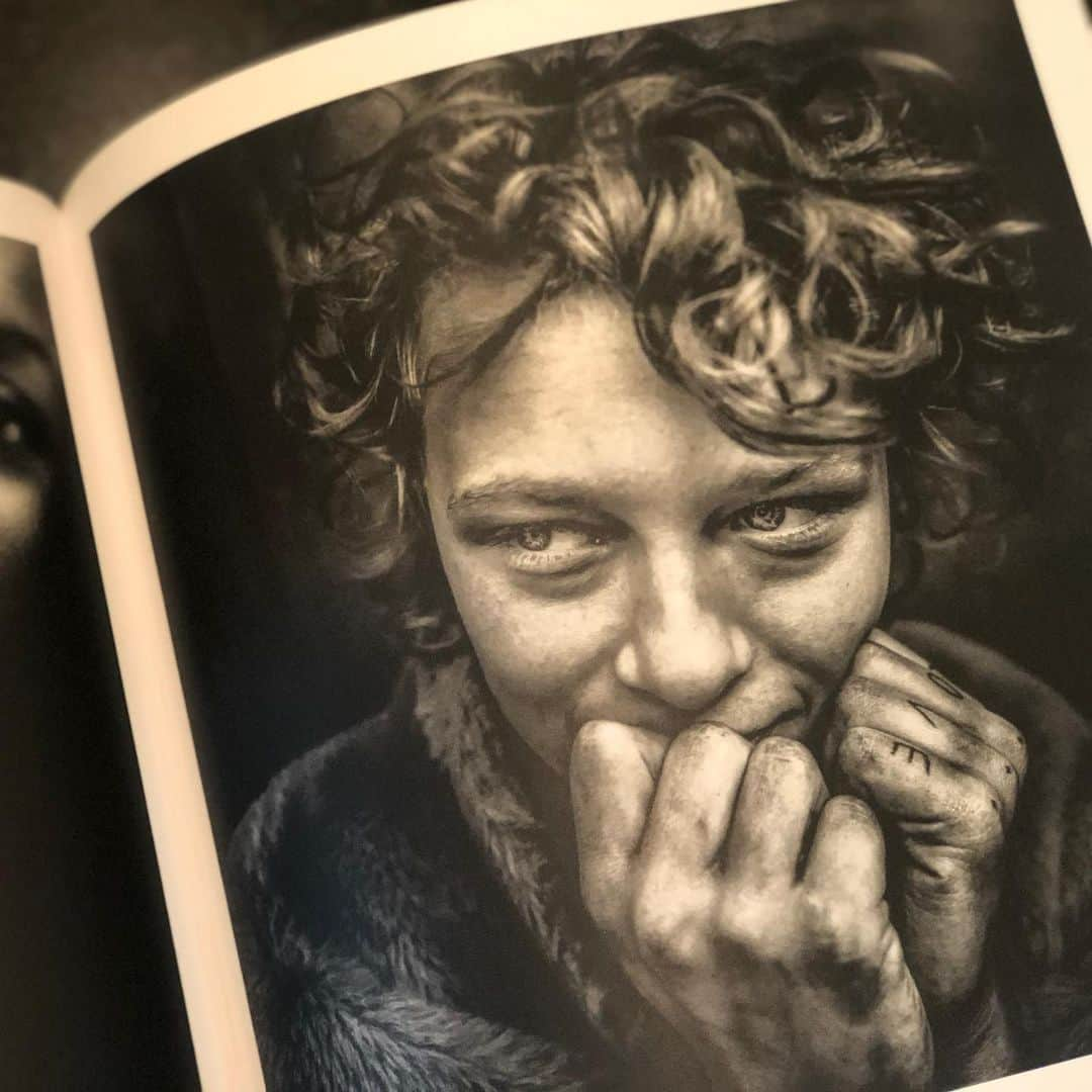 コンラッド・アンカーさんのインスタグラム写真 - (コンラッド・アンカーInstagram)「@lee_jeffries is a photographer. His book “Portraits” is his life work photographing people on the edges of society.  If you are human you have witnessed and, perhaps, experienced illness, poverty, pain, homelessness and hurt. It’s the part of society that those of us swaddled in comfort  can’t ignore away.  When we encounter the homeless we help when we can, offering food or money if needed. That small connection, in the seconds we glance into each other’s souls, opens us up. We wonder. Who is this person? How did they get here?Taking time to treat people with dignity is the very least we can do for each other.  Lee takes the fine art of portraiture to the streets. Gaining trust through his genuine care, he has the ability to capture a moment in time. A fraction of a second and we have empathy for a person we will never know.   “There is hope in something broken because it reminds us how fallible we are, and then we remember that everything resorts to simplicity. Then we feel empathy.  It clamps down on the specific:  Water. Love Touch. Community.” From the foreword by @joshbrolin.  Wander over to Lee’s page, give him a follow and be brave enough to hold a book that helps us understand society and our place in it.  #photography #portraits #leejeffriesportraits   Photos by @lee_jeffries •thank you•」12月15日 13時14分 - conrad_anker