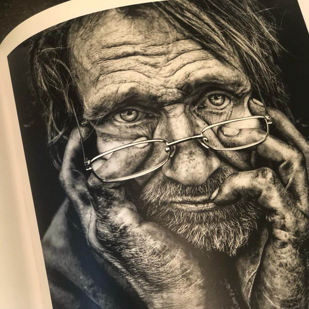 コンラッド・アンカーさんのインスタグラム写真 - (コンラッド・アンカーInstagram)「@lee_jeffries is a photographer. His book “Portraits” is his life work photographing people on the edges of society.  If you are human you have witnessed and, perhaps, experienced illness, poverty, pain, homelessness and hurt. It’s the part of society that those of us swaddled in comfort  can’t ignore away.  When we encounter the homeless we help when we can, offering food or money if needed. That small connection, in the seconds we glance into each other’s souls, opens us up. We wonder. Who is this person? How did they get here?Taking time to treat people with dignity is the very least we can do for each other.  Lee takes the fine art of portraiture to the streets. Gaining trust through his genuine care, he has the ability to capture a moment in time. A fraction of a second and we have empathy for a person we will never know.   “There is hope in something broken because it reminds us how fallible we are, and then we remember that everything resorts to simplicity. Then we feel empathy.  It clamps down on the specific:  Water. Love Touch. Community.” From the foreword by @joshbrolin.  Wander over to Lee’s page, give him a follow and be brave enough to hold a book that helps us understand society and our place in it.  #photography #portraits #leejeffriesportraits   Photos by @lee_jeffries •thank you•」12月15日 13時14分 - conrad_anker