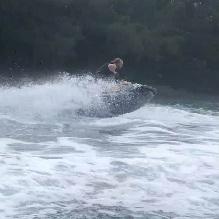 スラッシャーのインスタグラム：「🤌🏽 @jamie_foy」