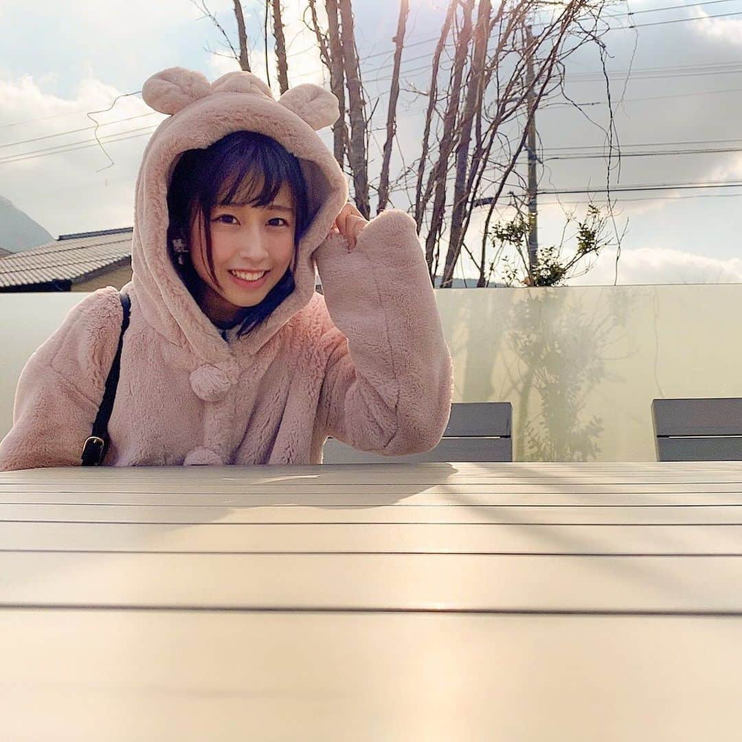 桜愛美さんのインスタグラム写真 - (桜愛美Instagram)「コートの季節になりました♡ もこもこくまちゃんはいかが？  #冬 #コート」12月15日 13時39分 - manami_guitars