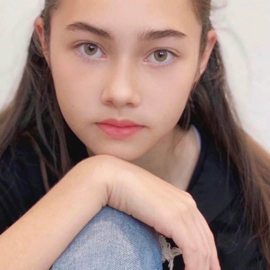 のインスタグラム：「Eight months ago..﻿ ﻿ ﻿ ﻿ ﻿ ﻿ ﻿ #stayhomestaysafe #wasian﻿ #eida #gn #13歳 #顔写真 #モデル﻿ #前髪なし #ポートレート #エイダ﻿ #일상 #얼스타그램 #안녕」