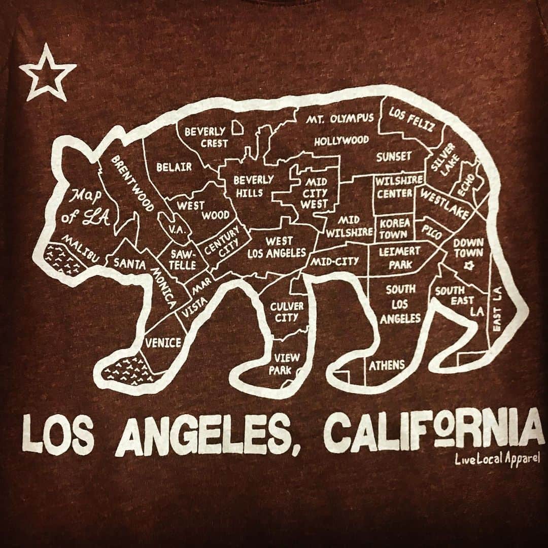 カリフォルニアスタイルのインスタグラム：「The Bear Art  注:クマちゃんのお肉の部位ではありません‼️  #californiastyle #california #losangeles #socal #californiabear #bear #art #mapart #californialove #カリフォルニアスタイル#カリフォルニア #カリフォルニアライフ #マップ #アート #カリフォルニアベア #クマ #肉 #クリエイティブ #lightningjapan #lightningmagazine #カリフォルニア工務店 #ライフスタイル不動産 #アーティスト #ベア #マップアート」