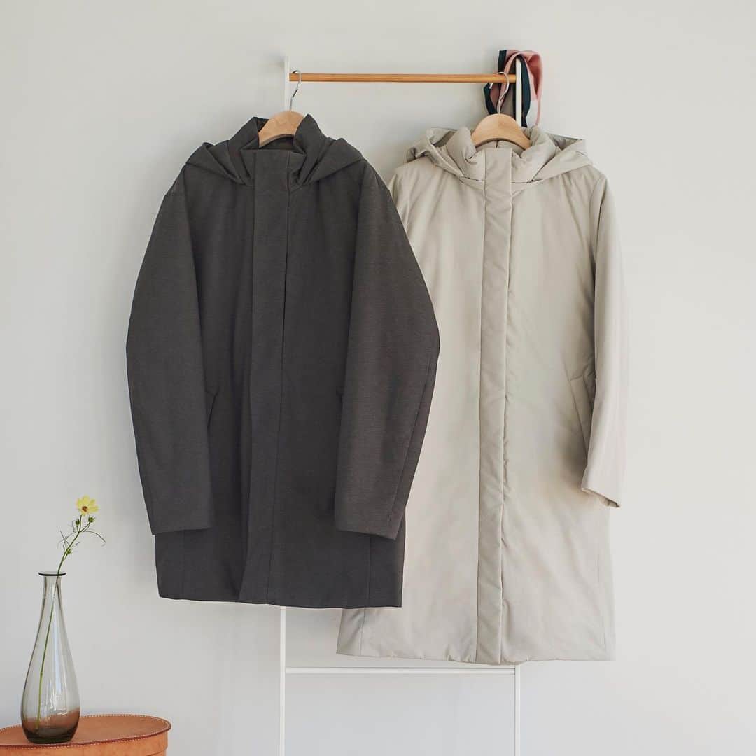 のインスタグラム：「Uniqlo's Hybrid Down coats for him and for her. Enjoy the sleek silhouette that is both beautifully modern and versatile. #UNIQLO #LifeWear #hybriddown #winterouter #holidayseason」