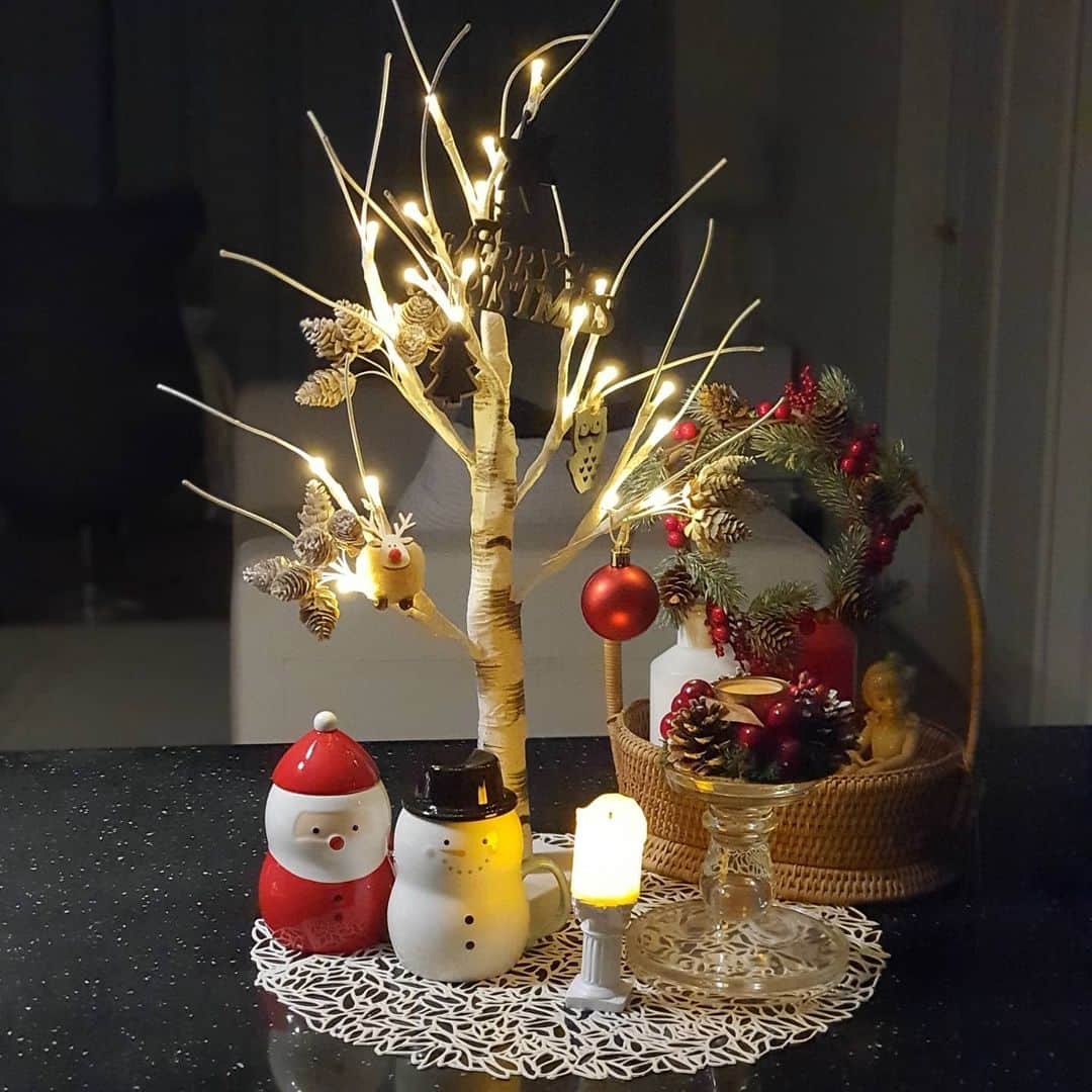 パク・ソングァンのインスタグラム：「## 우리의 첫번째  크리스마스🎅트리🌲  어때유~???ㅎㅎㅎ  만들면서ㅋㅋㅋㅋㅋㅋㅋㄱ  둘다 성향 나옴ㅋㅋㅋㅋㅋㅋ  #mbti 오류 판명 ㅋㅋㅋㅋ  우당탕탕 신혼생활ㅋㅋㅋ  누구의 의견이 많이 반영 됐을까요??」