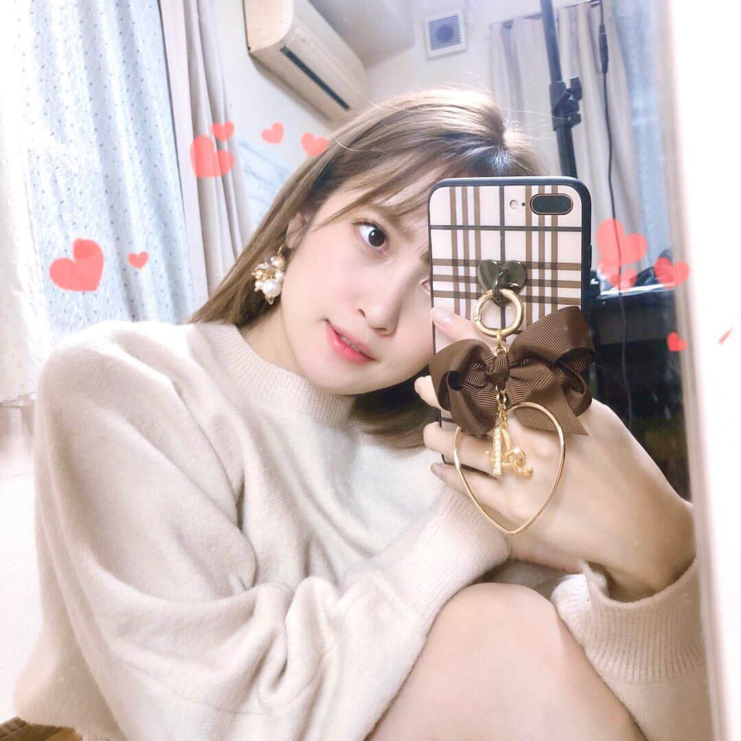 南彩夏のインスタグラム：「可愛いスマホケース貰いました💖 クリスマスプレゼントにも是非🌟 彩夏とお揃いしてみてください！ セール中なので、 皆さんチェックしてみてね❤️  ✨CHRISTMAS SALE 開催中✨MAX50%OFF！ 12/12  19:00〜 12/20  23:59 まで！　@alamain2018 のプロフィール欄の公式サイト、公式インスタグラムで✨ #alamain #アラメイン #ハンドメイド　#pr」