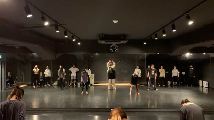 黒須洋壬のインスタグラム：「黒須洋嗣 JAZZ CLASS(sub) 2020.Dec.15 @danceworks_jpn  @xross  #さよならの今日に  #mask #dance #jazzdance #tokyo  #japan」