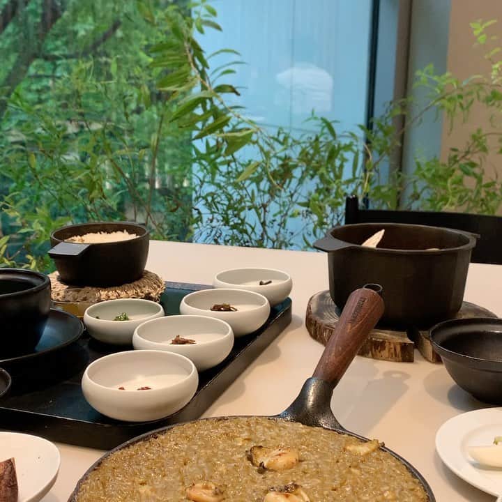 のインスタグラム：「전복솥밥 생각나,, 🥺🥺 먹고 시퓨ㅠㅠㅠ 맛있어서 여러번 갔눈데 요즘 못 가는듕,, #메종사우스케이프 #습습_맛집」