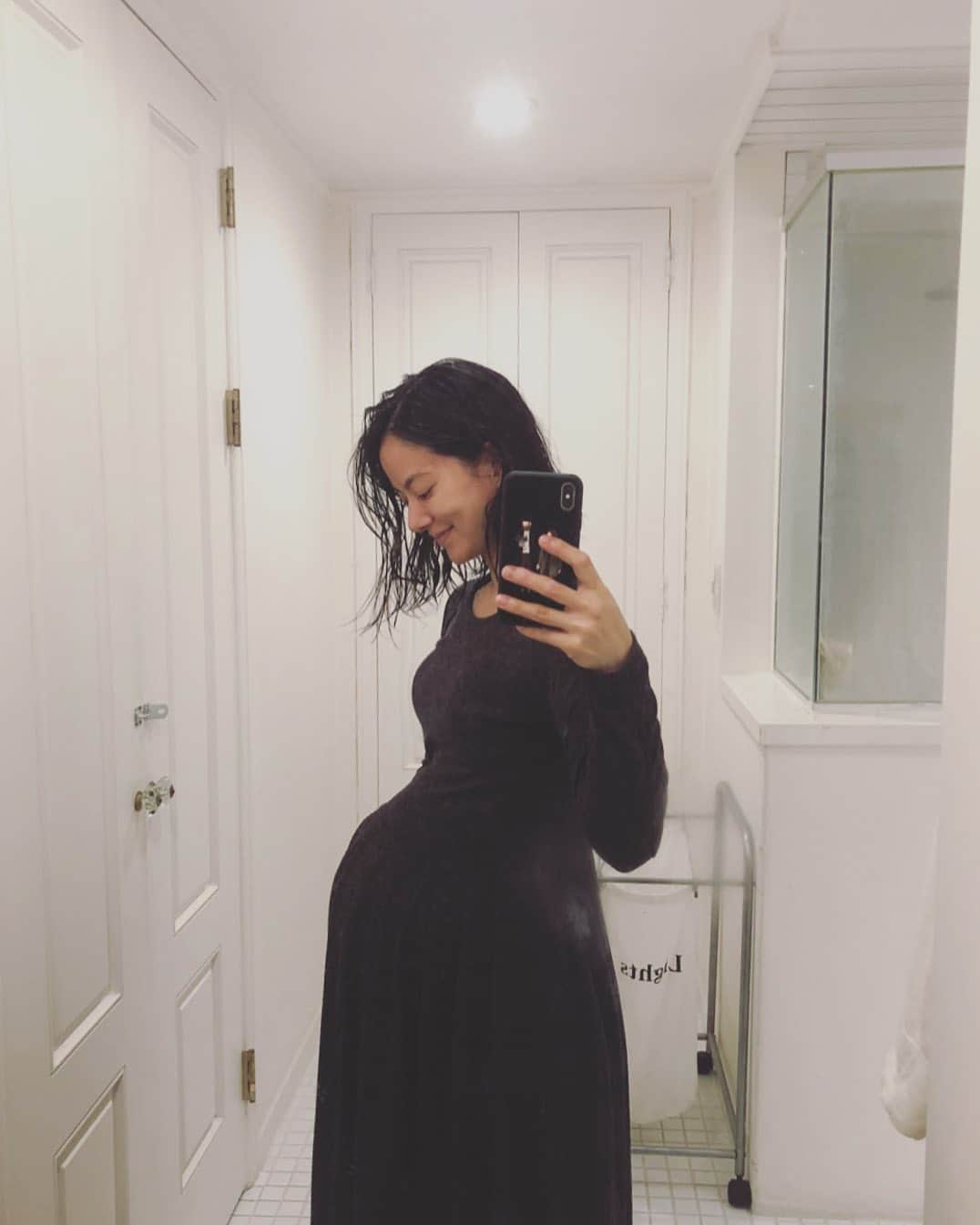 秋葉里枝さんのインスタグラム写真 - (秋葉里枝Instagram)「대박아 곧 만나자💕 배가 많이 내려갔어요~~:) 赤ちゃんもうすぐ会えるかな💕 お腹かなり下がりました~:) - #임신39주 #妊娠39週 #둘째임신중 #第二子妊娠中」12月15日 15時01分 - rie_akiba