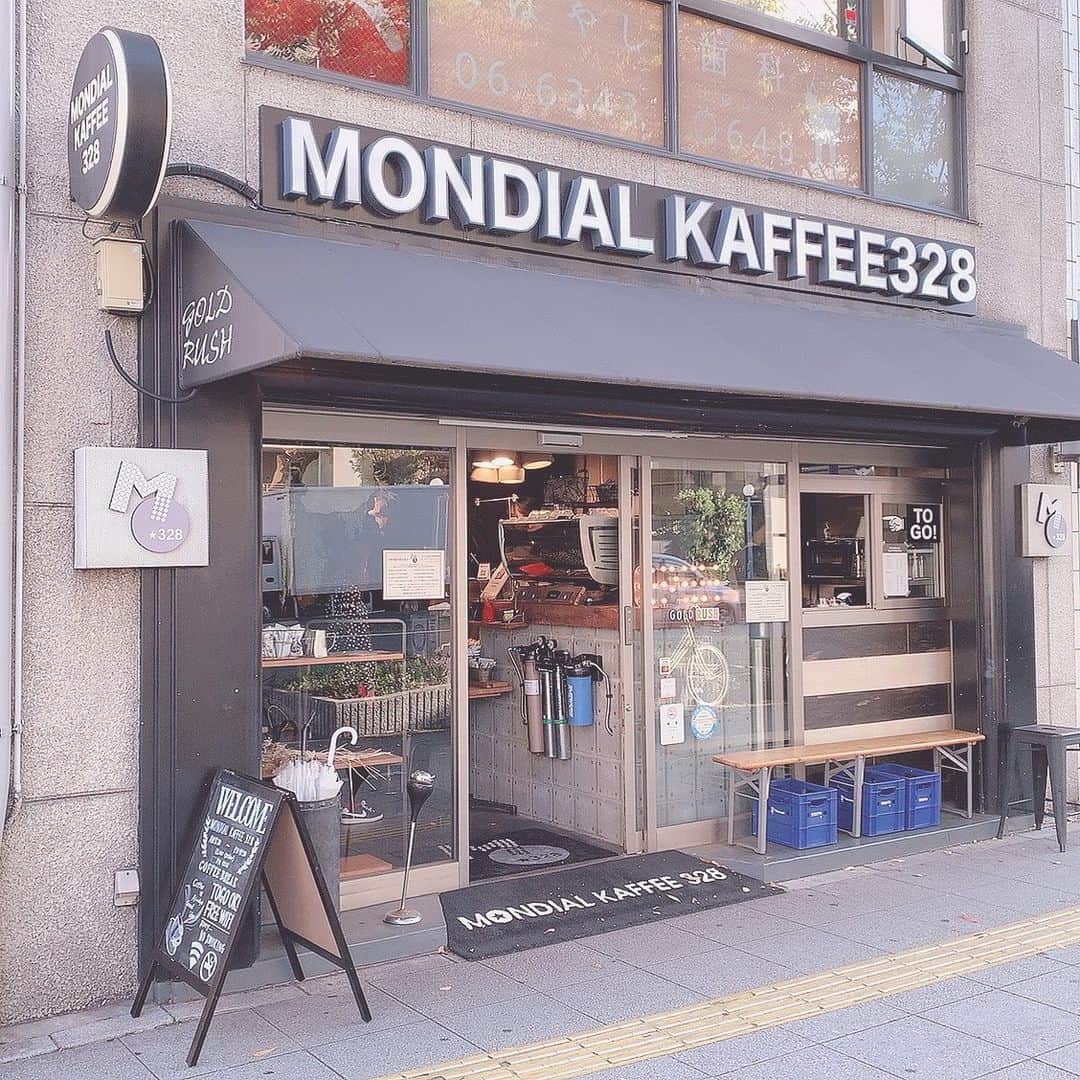 板野優花さんのインスタグラム写真 - (板野優花Instagram)「☕大阪・福島 MONDIAL CAFFEE328  #mondialkaffee328  @mondialkaffee328  有名なのは知ってたけど初めて行った🥰 ここの抹茶ラテ今までで1番好きかも😚💓 駅からすぐ近くだったしまた行こう✨ ・ 今回は福島駅前のところに行ってきたけど 他の4店舗も少しずつ味の個性が違うらしくて 全店舗行ってみたい🤔💓 ・ リピート率もすっごい高いカフェって 聞いてて半信半疑だったけど 本当にこれはまた通っちゃう😂💕 ・ 今回はコーヒーは飲まなかったけど ここでは店主さんが厳選して仕入れた コーヒーの生豆を自家焙煎してあるそうで それをオリジナルブレンドで頂けるみたい✨ コーヒー好きな人を連れてまたいきたいな🥰 ・ #大阪カフェ #大阪グルメ #福島カフェ #福島グルメ #関西カフェ巡り #梅田カフェ #カフェ巡り好きな人と繋がりたい  #関西グルメ #おいしいもの好きな人と繋がりたい #カフェ活 #おすすめカフェ #食欲の秋 #カフェ女子 #抹茶ラテ #ラテアート #おしゃれカフェ大阪」12月15日 14時58分 - yuka_itano