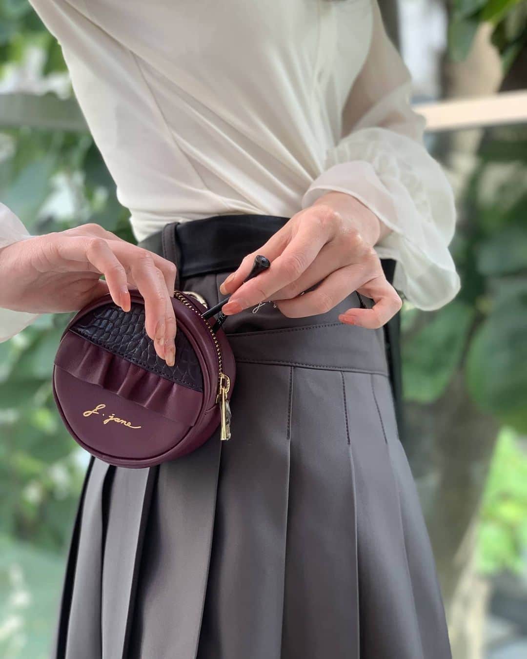 J.JANE JAPANさんのインスタグラム写真 - (J.JANE JAPANInstagram)「プレゼントにもおすすめ💕  . Tambourine ball bag ¥20,170 . ゴルフボール（〜4ボール）をストックできるウエストポーチ。  セット可能なウエストベルトは取り外し可能でサイズ変更が可能です。 すべての牛革素材（ポーチ、ベルト）  【商品紹介】  商品番号：J-JANE#BAG02 -Color : Purple/ Black/ Silver/ Red (4color)  -Size : Free ※Silverは完売しました。 . ________________________________________ . #golf#골프 #ゴルフ#golfwear #j_jane #j_jane_golf #スポーツ#golfswing #ドライバー#アイアン#golf#fashion#韓国ファッション#ゴルフ好き#golfing#golfer #ゴルフウエア #ゴルフスイング#ゴルフ女子#ゴルフ男子#トレーニング#ゴルフ部#ゴルフ初心者#打ちっ放し#パター練習#コンペ」12月15日 15時09分 - j.jane_japan