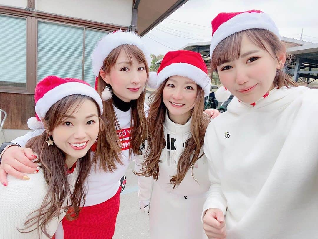 MIKIさんのインスタグラム写真 - (MIKIInstagram)「綺麗なお姉さん達に囲まれて幸せ🥺💗サンタさんラウンド⛳️🧑‍🎄❄️✨みんな鼻赤い😹可愛い(^^)❤️初雪やった☃️ @archivio.official_online #堺カントリー @accordiagolf #ゴルフ女子 #アルチビオコーデ #アコーディアゴルフ #関西ゴルフ女子 #関西ゴルファー #ゴルフ女子と繋がりたい #関西ゴルファーと繋がりたい#クリスマスコーデ🎄 #クリスマスラウンド🎅⛳️ #サンタゴルフ#さんたこす🎅💗🎄」12月15日 15時03分 - mktyy_golf