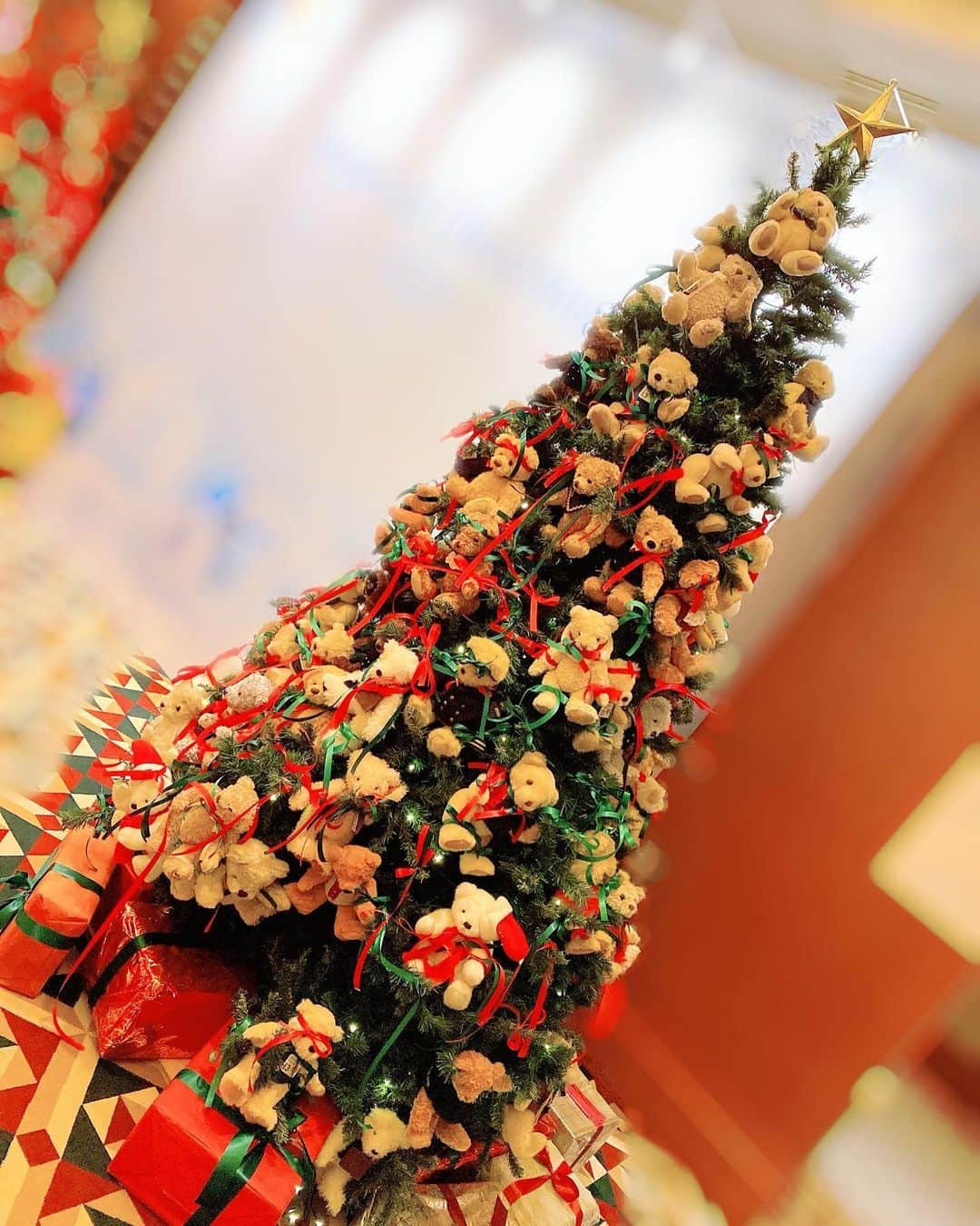 菜那くららさんのインスタグラム写真 - (菜那くららInstagram)「﻿ ＊🧸❤️🎄﻿ ﻿ ﻿ テディベアツリー🧸❤️✨﻿ ﻿ ﻿ ﻿ Christmas treeは﻿ 何回見てもワクワクします🎄✨﻿ ﻿ ﻿ ﻿ ﻿ #クリスマス#クリスマスツリー﻿ #Christmastree﻿ #テディーベアー」12月15日 15時06分 - nana_kurara