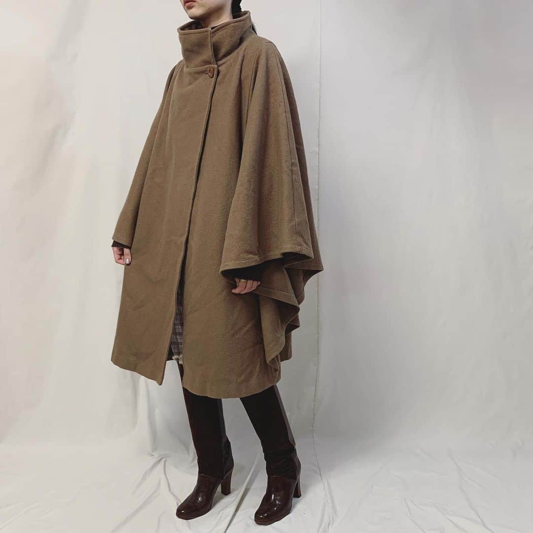i nouのインスタグラム：「. new arrival.  moca brown cape type coat #inou_vintageclothing」
