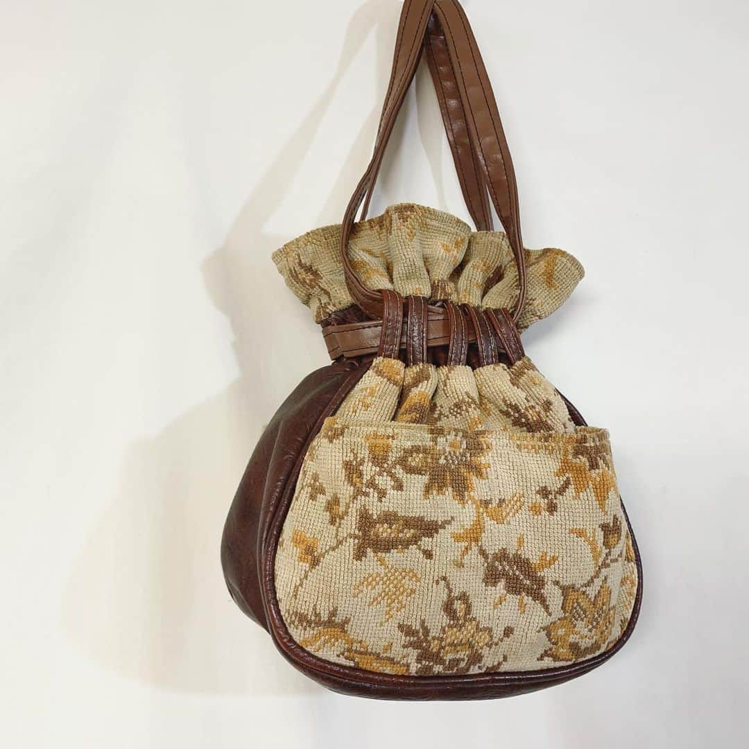 i nouのインスタグラム：「. SOLD.  vtg gobelins bag #inou_vintageclothing」