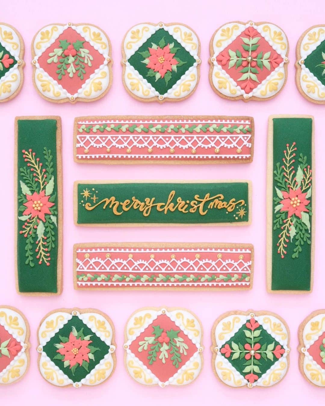 KUNIKAのインスタグラム：「Chiristmas stick and tiny tile cookies collection 🎄 Christmas is just around the corner!  ロンドンはようやくロックダウンが終わりましたが、また明日からルールが厳しくなりパブは閉鎖、レストランやカフェはテイクアウトのみとなりました。 健康に気をつけながら、できる範囲での楽しみを沢山見つけていきたい...!!🎪  #artofkunika」
