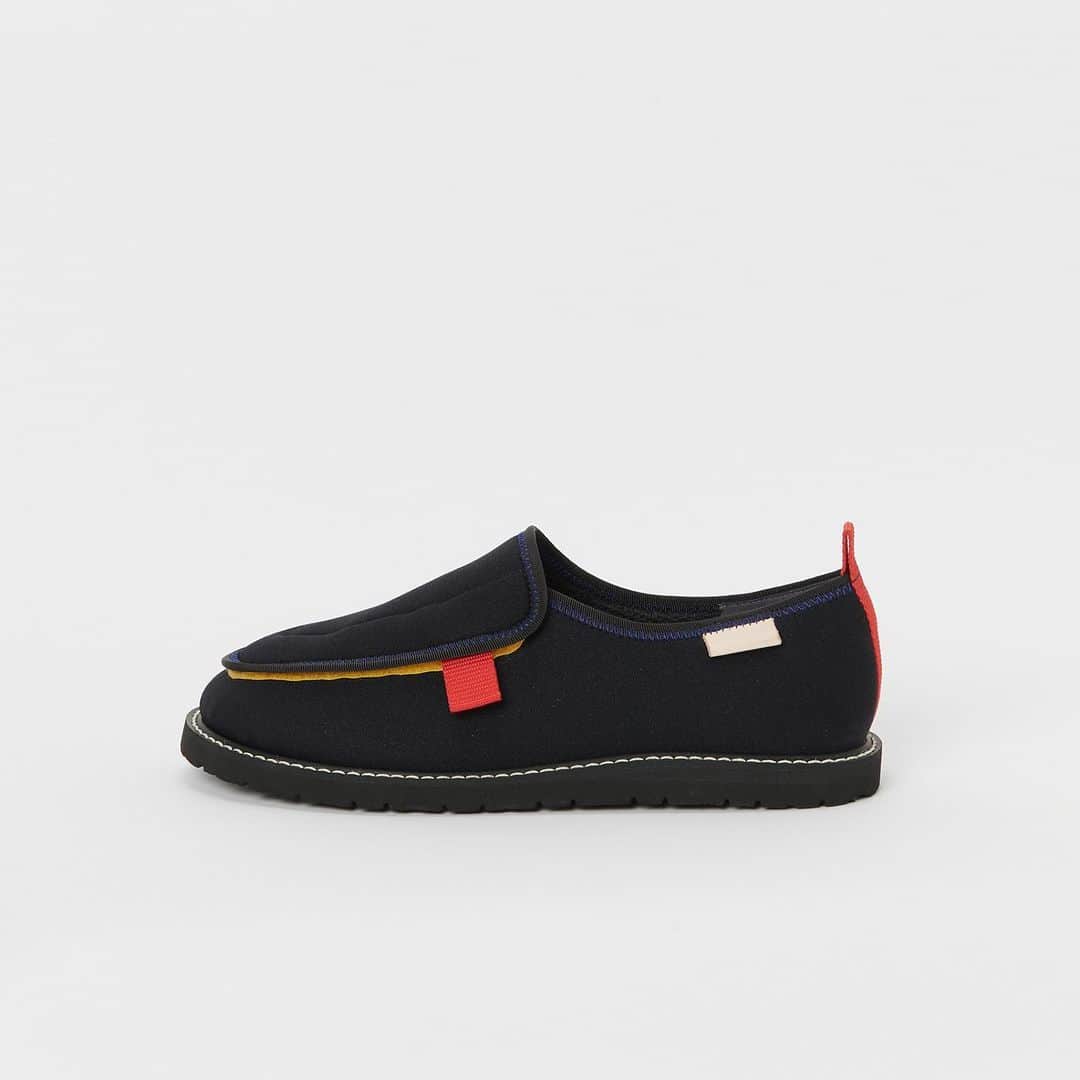 エンダースキーマのインスタグラム：「2021ws(winter/spring)﻿ model: medi mocca﻿ color: black, black multi﻿ ﻿ delivered *flagship stores @sukima_shop and retailers in Japan﻿ *aborad: mid Dec﻿ ﻿ #henderscheme #2021ws」