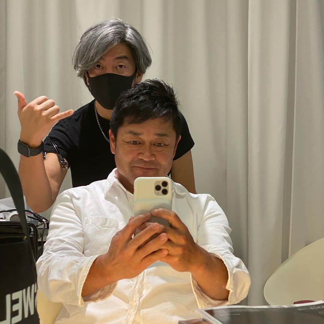横田真一のインスタグラム：「増毛効果　おやじのアップ誰がみたいねん　 田本マジックありがとうございます  YouTubeチャンネル名は #横田真一チャンネル　 #検証シリーズ#トラックマン#ゴルフマニア#ゴルフ上達#ツアープロ#技#スウィング#レッスン #グルメ#男子ゴルフ#男子ツアー#プロ#pga#ゴルフ女子#ゴルフレッスン#横田真一#アプローチ#スイング#レッスンプロ#ゴルフ#ヨコタゴルフベース#ボンサンテヨコタ」