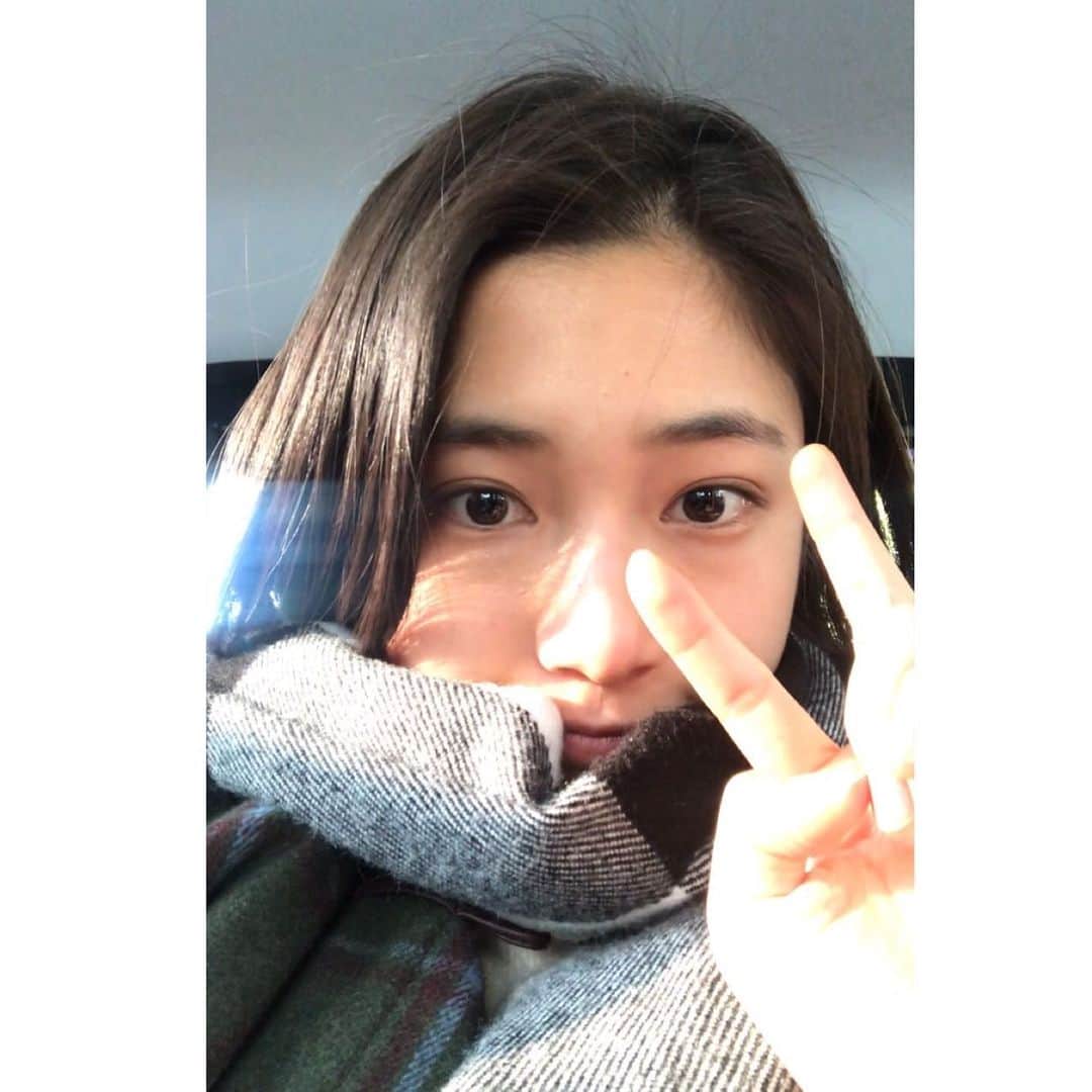 小野莉奈さんのインスタグラム写真 - (小野莉奈Instagram)「お久しぶりです🌟 私は新しい作品の撮影をしています。車で休憩中。。😴🙂」12月15日 16時03分 - ono_rina.official
