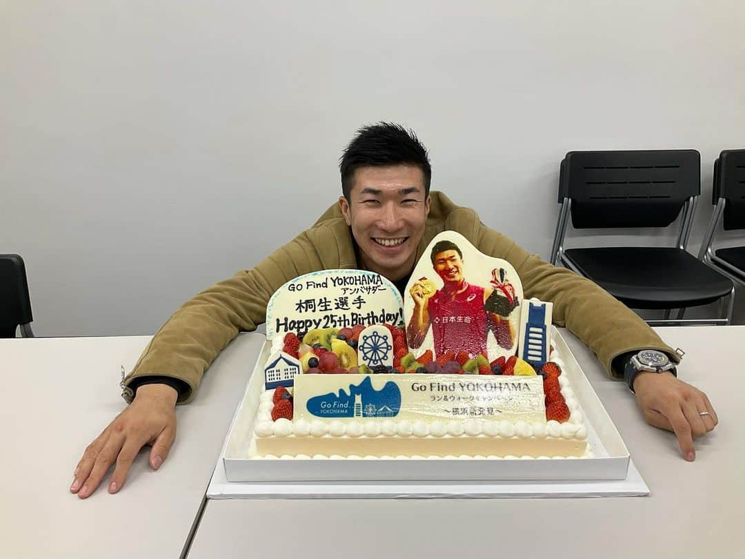 桐生祥秀さんのインスタグラム写真 - (桐生祥秀Instagram)「２５歳なりました！ ２５歳の桐生もベストな 走りを突っ走っていきます‼️  #誕生日 #みんなメッセージ  #ありがとう」12月15日 16時03分 - kiryu1215