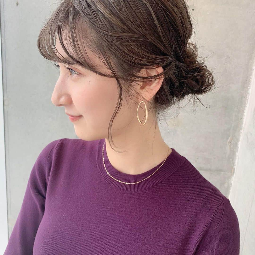 小松美緒さんのインスタグラム写真 - (小松美緒Instagram)「結婚式に行く　　 可愛いお客様のhair arrange✨　  今年は本当に結婚式が延期になったり、、中止になってしまったり、お送りするお客様がとても少なかったけれど、すこしずつ前のようにhair arrangeをお願いしてくださるお客様が増えきて、　 とても嬉しいです✨  結婚式に行くお客様のhair arrangeをするだけでも、その場を想像するだけで ワクワクしちゃう♡   結婚式っていいなぁ〜〜。  写真を撮る時の笑顔がとっても可愛かった♡  いつもありがとうございます！」12月15日 16時05分 - komatsumio