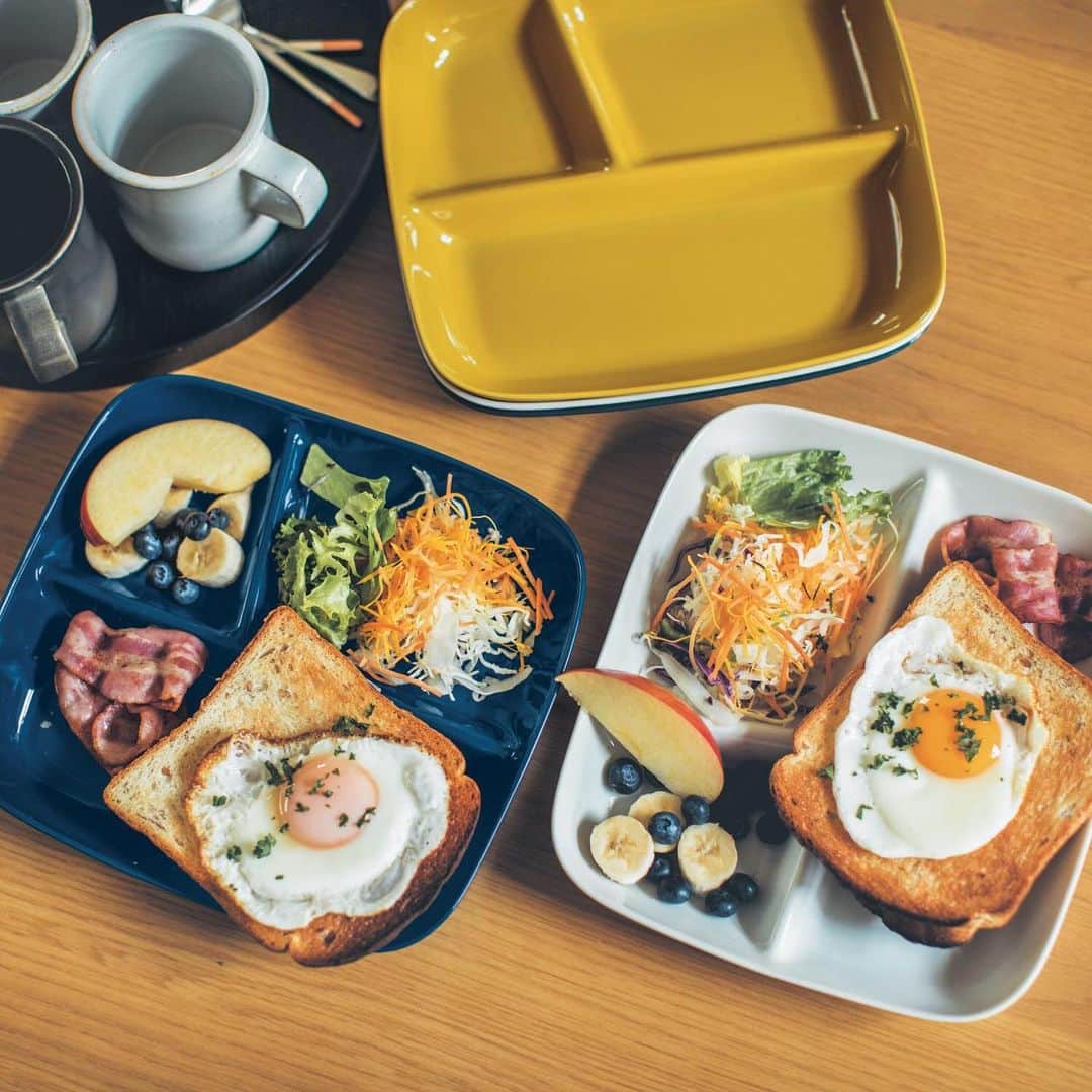 のインスタグラム：「ワンプレートでカフェ風ごはん  ひと皿に盛っても隣の汁物やドレッシングと混ざりにくい深めの仕切り付き プレートの向きをくるっと変えれば ごはんやサラダの量を調整しながら和洋中いろんなメニューに使えます  深さと縁に丸みがあるのでスプーンがフィットして食べ物がすくいやすい  ワンプレートですむので洗い物もラクちん 忙しい朝やひとりランチに重宝  プレート裏面は平らで底に切れ込みがあるため水切れもよく清潔に使えます スタッキングすると気持ちよくぴったり重なります」