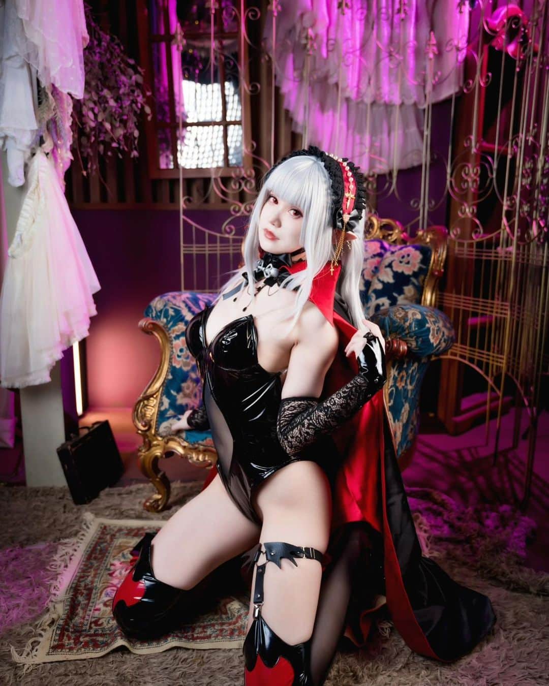 赤木クロのインスタグラム：「ヴァンパイア🧛‍♀️  #anime #animegirl #animejapan #animeworld #japan #japanesegirl #日本 #サブカル #漫画 #comic #cos #cosplay #cosplayer #cosplaygirl #cosplayers #コスプレ #コスプレイヤー」