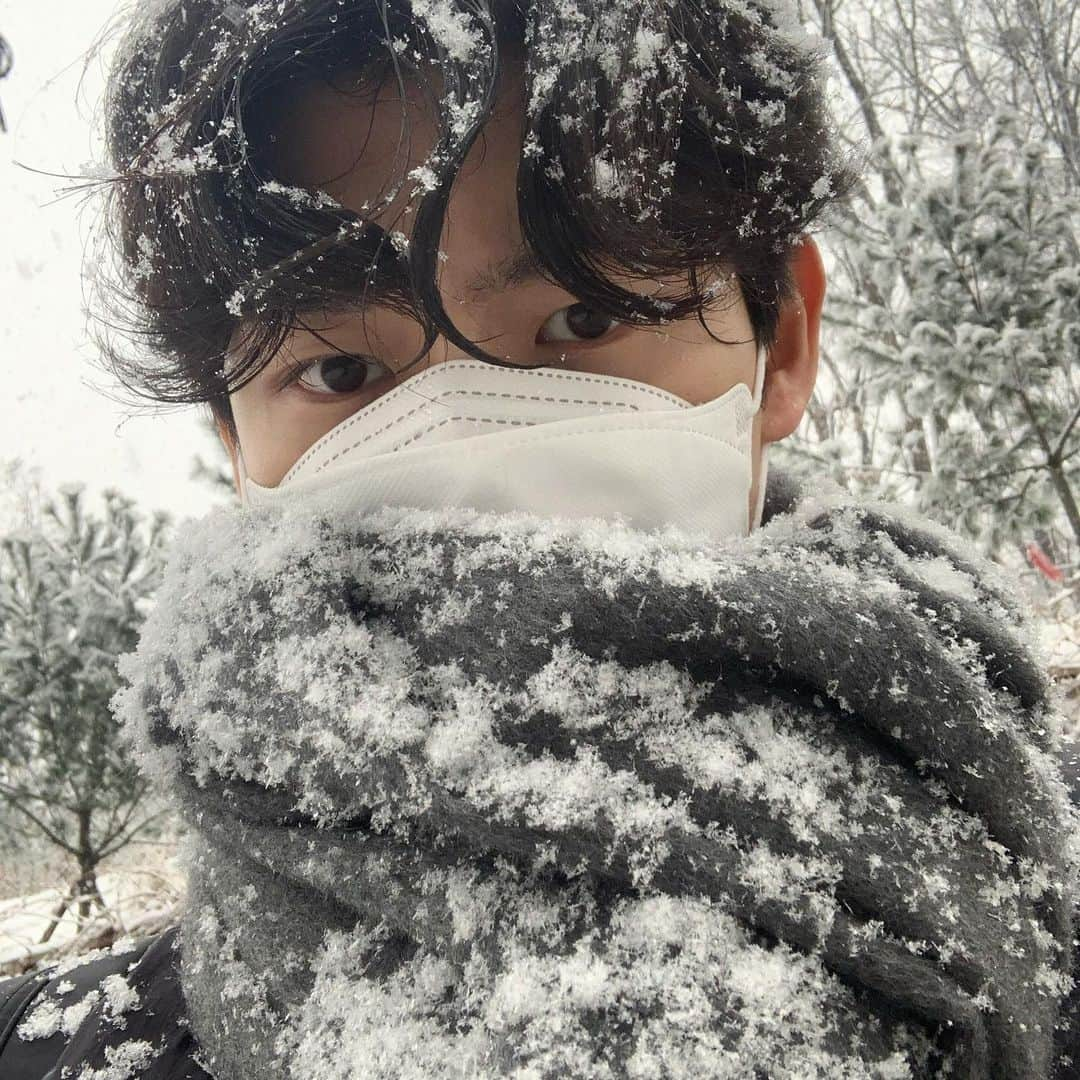 ソン・ヒョヌさんのインスタグラム写真 - (ソン・ヒョヌInstagram)「☃️❄️」1月13日 19時18分 - sssonzino