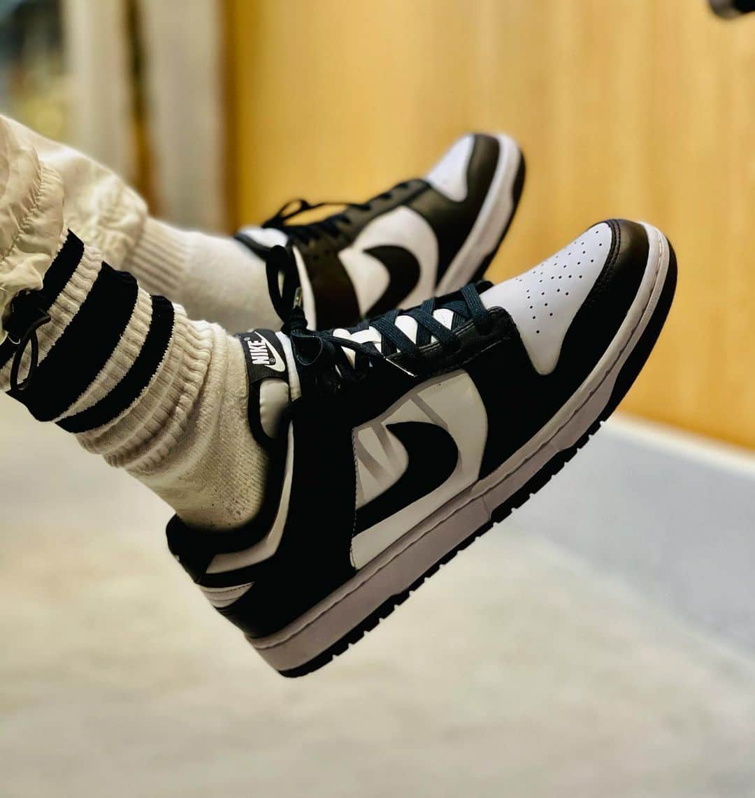 mastasimonのインスタグラム：「Clean & Simple ! Black & White !  My Kick Game 2021 !   やっぱりシンプルは良い‼️  #nike #dunklow #panda #sneakers #sneakerhead #kicks #stayfresh」