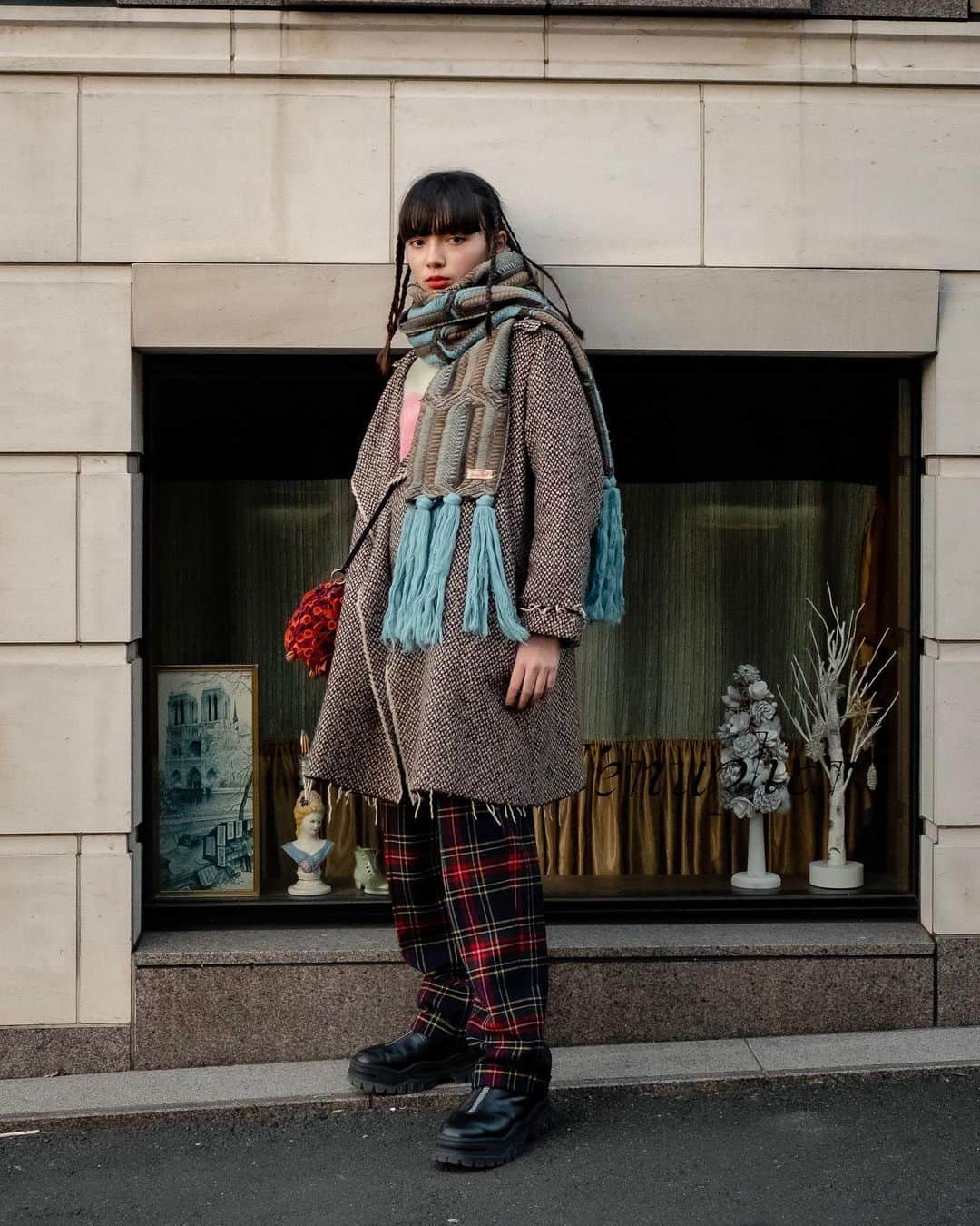 のインスタグラム：「【スナップ】 Name: MANON Age: 18 Occupation: アーティスト、モデル  Knitwear #MIKIOSAKABE Bag #JAMINPUECH Shoes #Eytys  Photo by @kudohhhhh  #スナップ_fs #fashionsnap #fashionsnapwo_women #snap #ファッションスナップ #streetsnap #ストリートスナップ #japan #tokyo #fashion #streetstyle #streetwear #streetscene #ストリートファッション #style #コーディネート #tokyofashion」