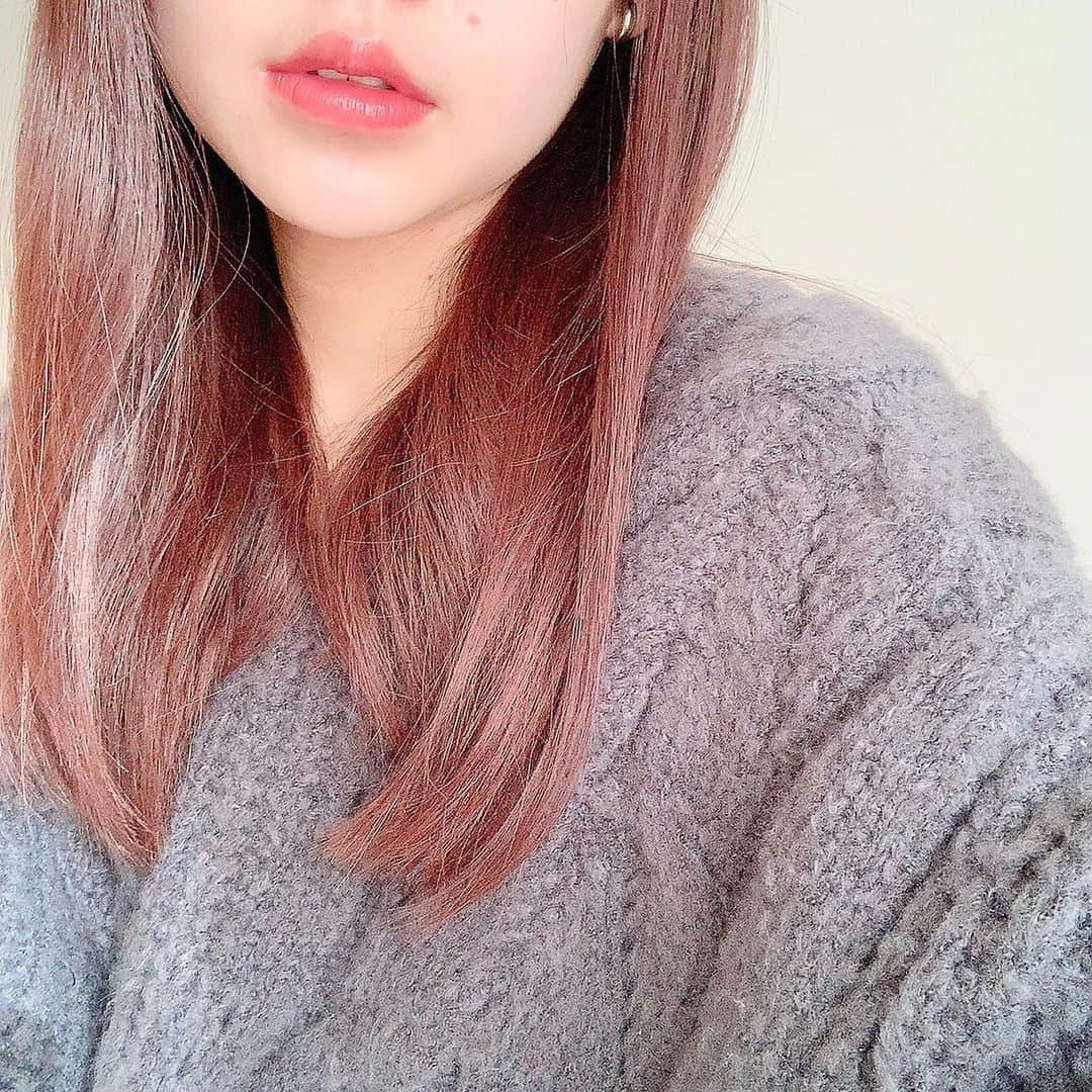 中桐菜々子さんのインスタグラム写真 - (中桐菜々子Instagram)「. このニット私のお気に入り🧶  妹弟が誕生日プレゼントってくれました 私の誕生日は5月です笑笑 昨年の分らしい笑笑  たくさん着ます、ありがとう❤️🥰  ------------------------------------  【お知らせ】 1/17(日)に開催されるManoramu Onlineに参加させていただきます。  15分間のオンラインお話し会です✨ 皆んなとお話ししたいな〜 お話しできるのを楽しみにしています💭  詳しくは @manoramu2020 をご確認ください！  ご購入はプロフィール欄のURLからできます❤️  #ニット #グレー #グレーニット #誕生日プレゼント #妹弟 #オンライン #オンラインお話し会 #ミスコン #明学ミスコン#お話したい #お話し会」1月13日 19時28分 - nanako_nakagiri