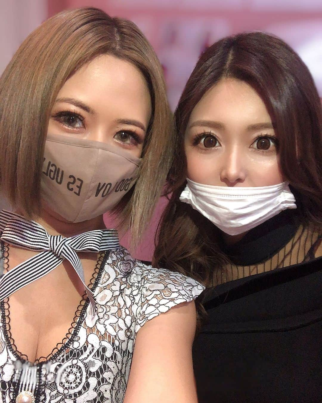 REINAさんのインスタグラム写真 - (REINAInstagram)「* マスク女子… いやマスクおばさん🤣 * ふたりともバースデー月間です🥳 よろしくお願いします💕 * 本日も出勤です🙋🏽‍♀️✨ * #すすきの#clubpremier#クラブプレミア#ニュークラブ#ニュークラ#すすきのニュークラブ#ホステス#キャバ嬢#キャバクラ#キャバドレス#dress#birthday#誕生日#バースデー月間#🍾#白石麻衣#beauty#東京#六本木#銀座#歌舞伎町#大阪#ミナミ#北新地#福岡#中洲#followme」1月13日 19時29分 - reina.overloungeclub