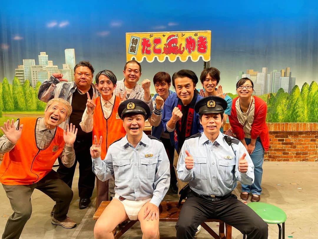 ハロー植田のインスタグラム：「年末に、約1年続いたルミネtheよしもとSPコメディ今田班が千秋楽を迎えました😊来月からの今田班の新作も頑張らせていただきます✨よろしくお願いします🙇‍♂️ ♪ぶっ倒れるまでやりきる〜（B’z『juice』より） #ルミネtheよしもと #spコメディ #座長 #今田耕司 #新作もよろしくお願いします #ハロー植田 #bz」