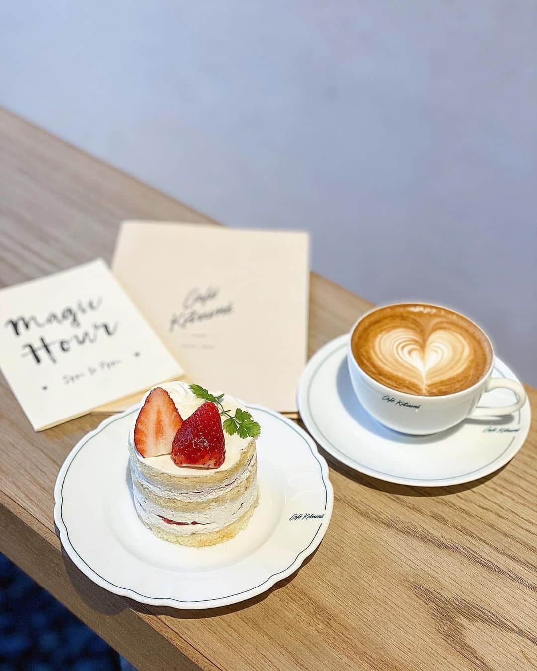 三井菜那さんのインスタグラム写真 - (三井菜那Instagram)「🦊🎂  ひとりでもふらっと入りやすい @cafekitsune ☕︎  お仕事とお仕事の合間の時間が空くことが多くて、 ひとりでカフェに行くことが多いです🏃‍♀️(友達いないとか言わないで🥺) いまは緊急事態宣言でおうちにいる時間が長いけど🏠  @cafekitsune のケーキは 甘さ控えめ、ちょうどいい大きさ◎  #cafekitsune #kitsune #カフェキツネ#表参道#表参道カフェ#かふぇすたぐらむ」1月13日 19時49分 - nana.0312