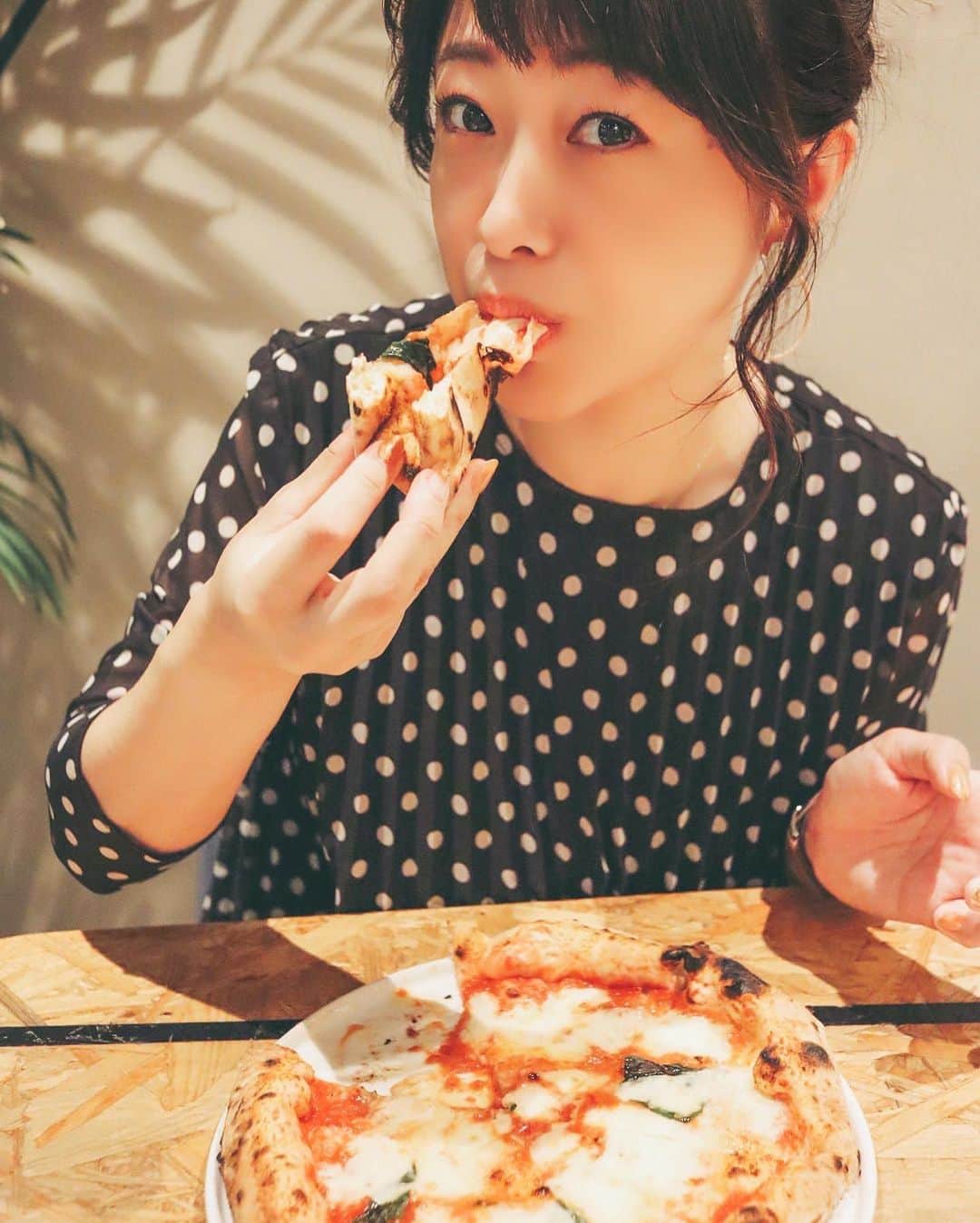 Kozue Kawabeさんのインスタグラム写真 - (Kozue KawabeInstagram)「去年の写真です… あぁ。久しぶりに外出したいなぁ。 最近めっきり外食していません… テイクアウトやデリバリー楽しもうかな🤔おうちごはんではなかなか再現できない味、やはりたまに食べたくなる😢 ㅤㅤㅤㅤㅤㅤㅤㅤㅤㅤㅤㅤㅤ ㅤㅤㅤㅤㅤㅤㅤㅤㅤㅤㅤㅤㅤ ㅤㅤㅤㅤㅤㅤㅤㅤㅤㅤㅤㅤㅤㅤㅤㅤㅤㅤㅤㅤㅤㅤㅤㅤㅤㅤ ㅤㅤㅤㅤㅤㅤㅤㅤㅤㅤㅤㅤㅤ #ピザ #イタリアン #グルメ女子 #美味しいもの好きな人と繋がりたい #グルメ好きな人と繋がりたい #レストラン #ディナー #pizza #京都 #kyoto #焼き立てピザ #東京女子部 #タビジョ #いっぱい食べる君が好き #食べスタグラム #yummy #グルメ好き #グルメ巡り」1月13日 19時42分 - miyaco8