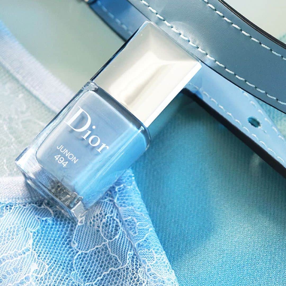 常岡珠希さんのインスタグラム写真 - (常岡珠希Instagram)「Today’s nail  #Dior #ディオールヴェルニ 494 JUNON  グレイッシュなブルーカラー。落ち着き感のあるブルーなので、派手にならず落ち着いた印象に。 服やバッグも色を揃えると、気分上がるね！  #コスメ #化粧品 #ネイル #セルフネイル #セルフネイラー #ポリッシュ #マニキュア #ネイルポリッシュ #ポリッシュネイル #ディオールヴェルニ494 #JUNON #ブルーネイル #blue #ブルー #nail #manicure #nailsmagazin #美活 #美容 #美意識」1月13日 19時55分 - tamaki.tsuneoka