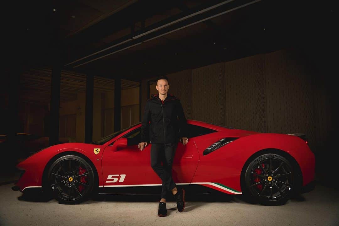 Ferrari APACさんのインスタグラム写真 - (Ferrari APACInstagram)「A new icon of casual elegance: @martinberryracing dons the Special Limited Edition #ITAFlag capsule collection presented by @scuderiaferraricollection.   This collection takes inspiration from the #Ferrari488Pista, and comprises two pieces that cleverly encapsulate the superbly high technical quality of ‘Made In Italy’ materials, celebrated in the colours of the Prancing Horse’s home nation.  The ITA Flag jacket offers exceptional comfort with a special ‘Driver Fit’ system that is perfect for driving.  While the ITA Flag polo is a versatile and sporty piece with sublime quality thanks to Supima cotton. #Ferrari #ScuderiaFerrariCollection」1月13日 20時00分 - ferrariapac