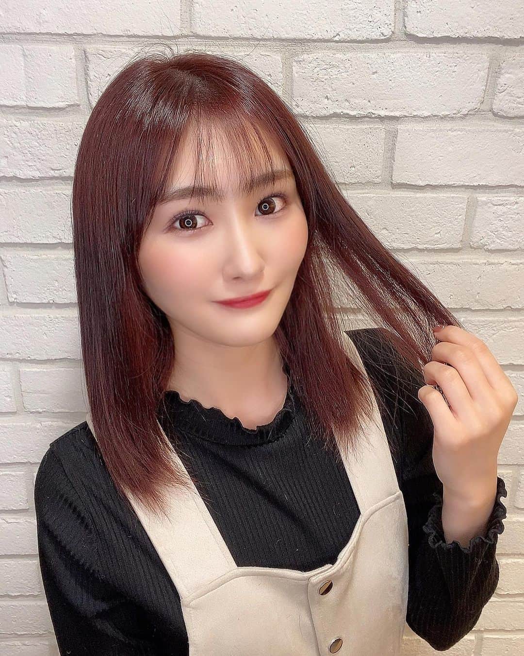 川上礼奈のインスタグラム：「. 前髪きっちゃった😳 切る予定なかったんだけど気分で切ってしまった🤣 今までの前髪と雰囲気変えて軽めに作ってもらったよ🥰 カラーは久々にピンクラベンダー系に☺️ 可愛くしてもらえて嬉しい🤍 @vaice_kazu さんいつもありがとうございます♪♪ 💇🏻‍♀️ @vaice_hair_2020  👦🏼 @vaice_kazu」