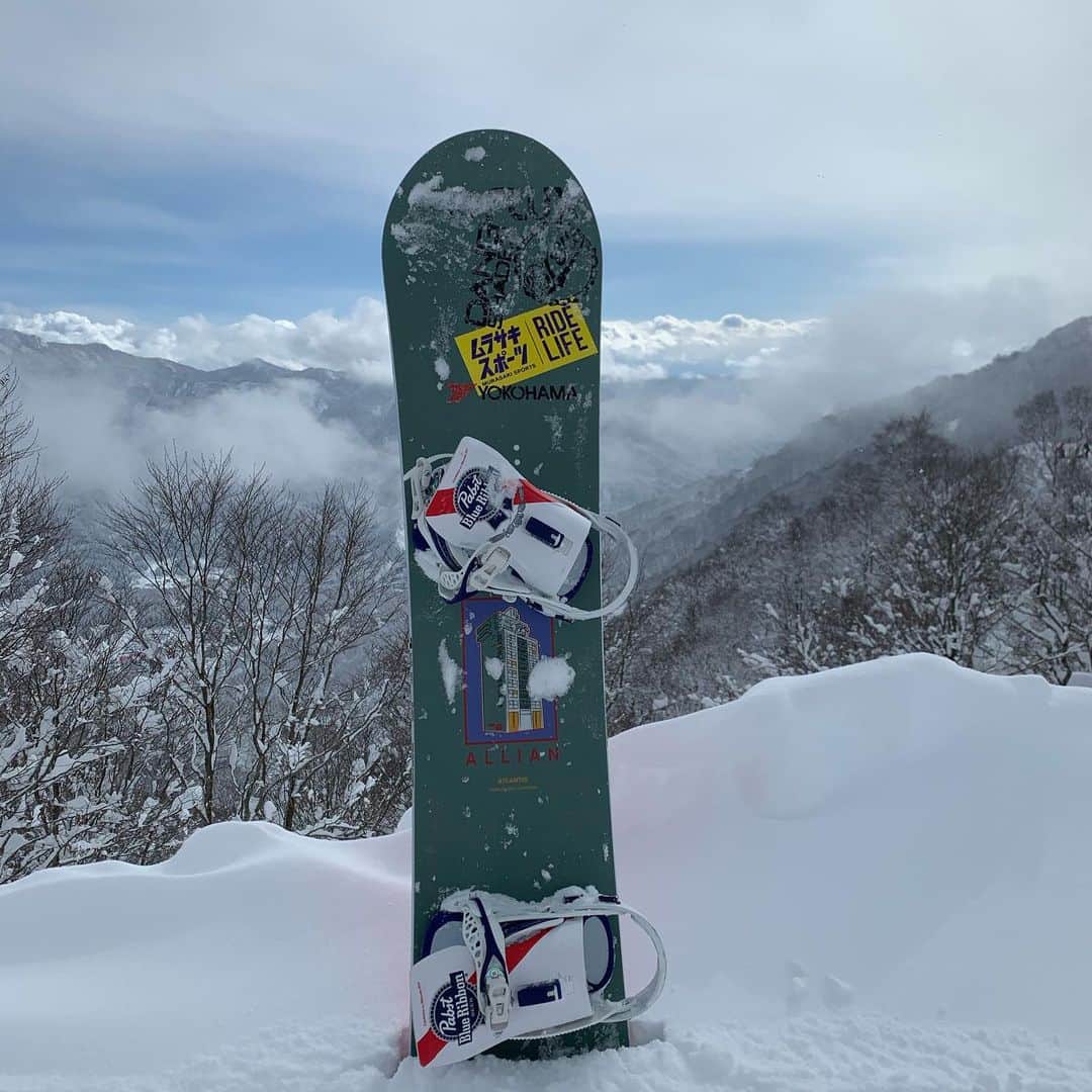 中村貴之さんのインスタグラム写真 - (中村貴之Instagram)「いつぞやのコルチナ国際スキー場 ブッカブカのパウダーでターンが難しかったけど最高でした。もっと精進します😤 動画の最後の叫び声はアドレナリンが脳内から噴き出た声です。スノーボードって最高です。 感染対策してスノーボード楽しみましょう。 @murasakisports_official  @allianjapan @alliansnowboards  @flux_japan @dangshades_jp  @brewclothes  #ヨコハマタイヤ」1月13日 20時02分 - taka_brew