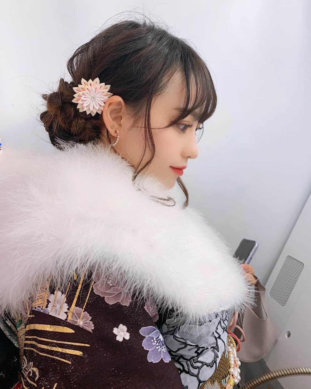 のインスタグラム：「前撮りの時はアップにしてたけど、この時は下ろした🤧🤧 ・ ・ ・ ・ ・  #fff#f4f#lfl#l4l#follo#follome#instagood#like4like#like4likes#korea#koreanstyle#koreanfashion#@_093024_#fashion#韓国#韓国ファッション#韓国スタイル#ootd#ootdfashion#韓国好きな人と繋がりたい#お洒落好きさんと繋がりたい#ファッション#いいねしてくれた人の中で気になった人フォロー#セルカ#成人式」